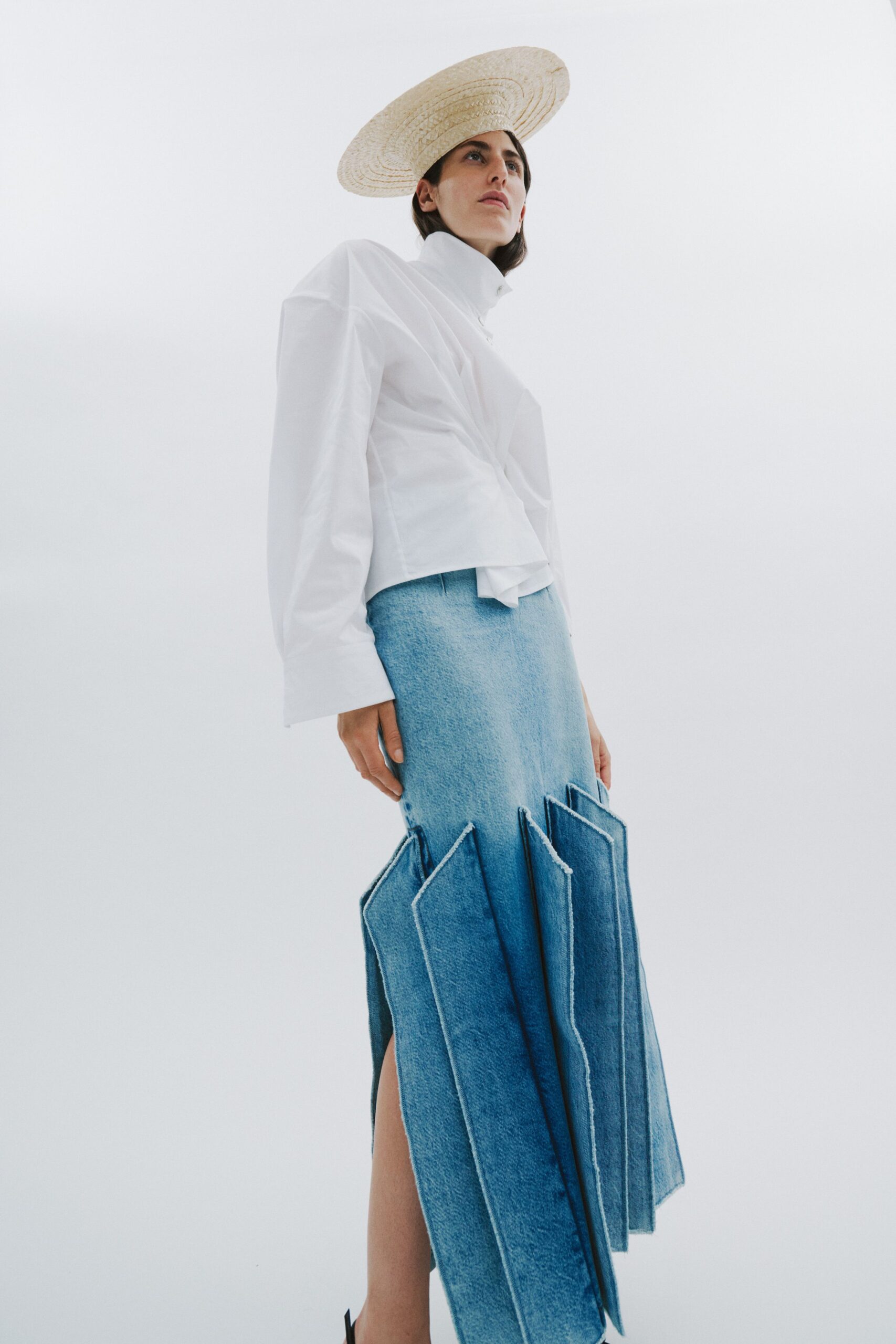 blue denim slit fitted high-waisted pleated skirt
