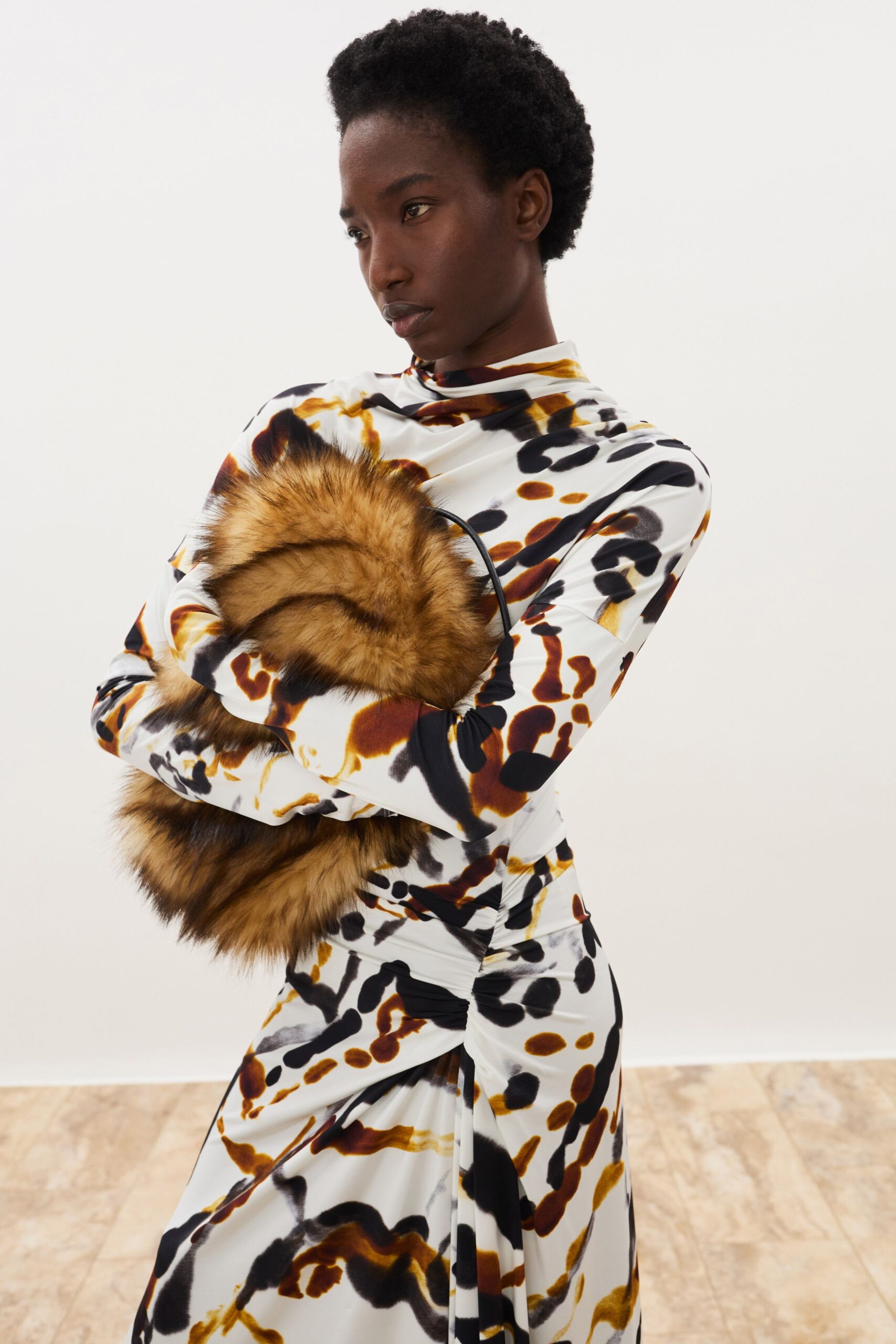 printed midi dress with fur bag