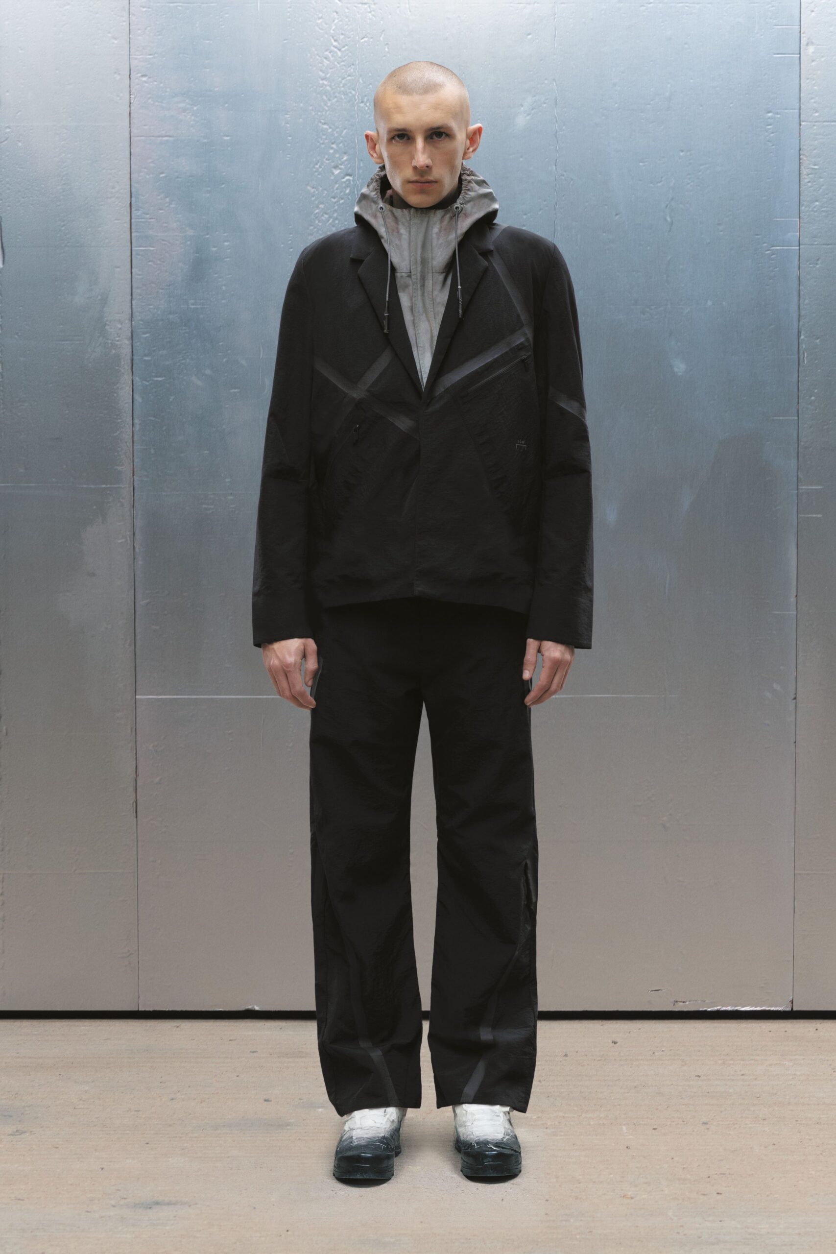 gray cotton long-sleeve hooded fitted hoodie