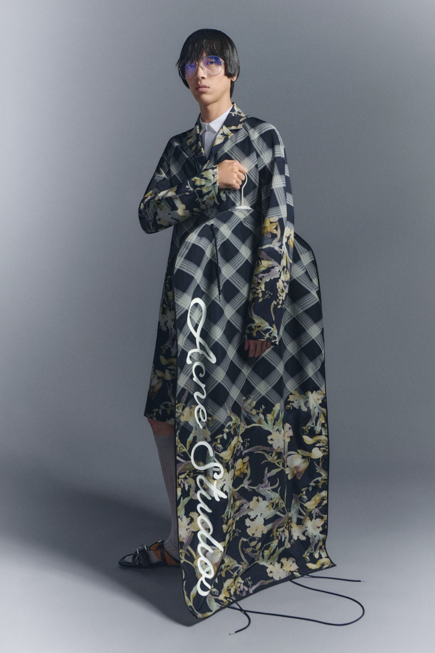black silk long-sleeve collared oversized floral checked coat