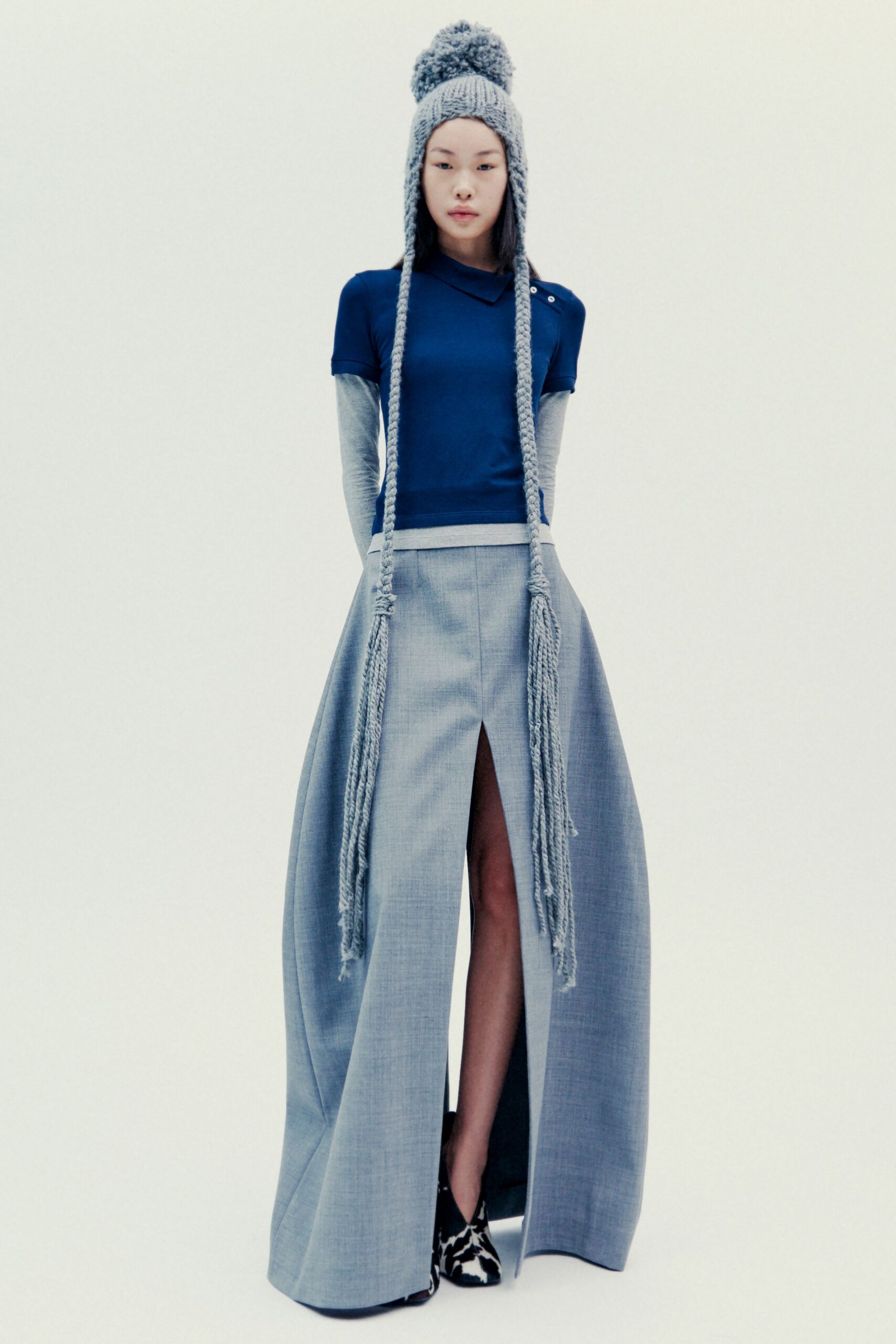 gray wool slit relaxed high-waisted pleated skirt
