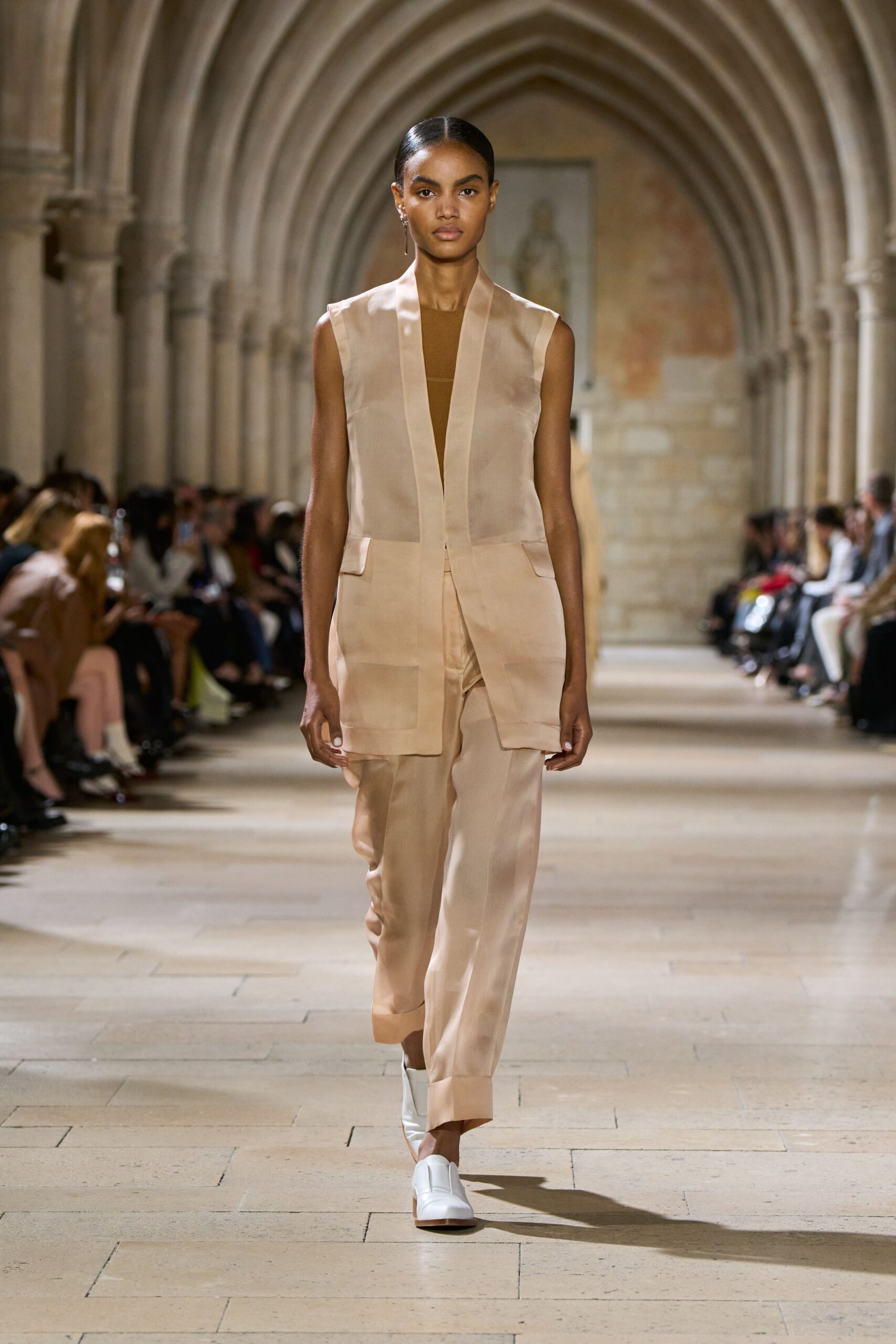 beige silk sleeveless collared fitted buttoned suit