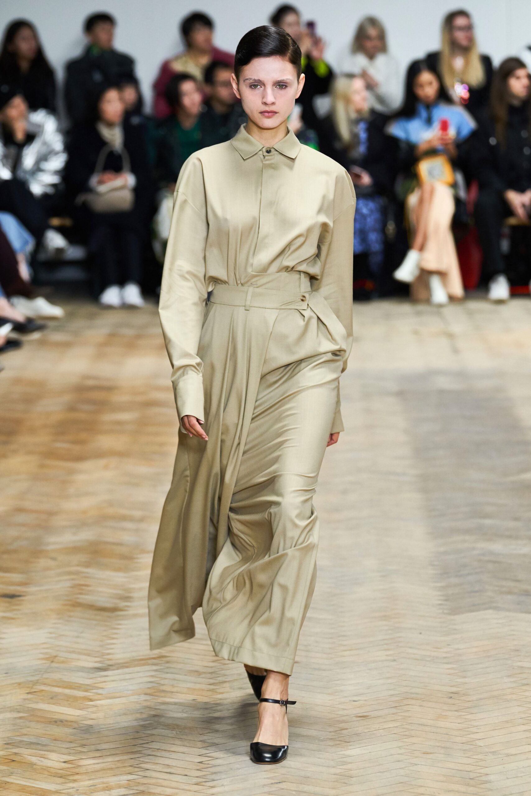 A.W.A.K.E. MODE F/W 19 Look 171