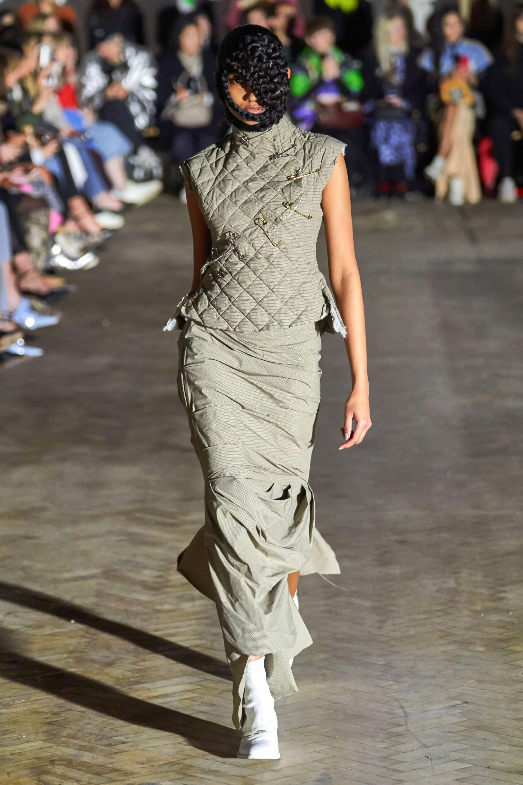 A.W.A.K.E. MODE F/W 19 Look 438