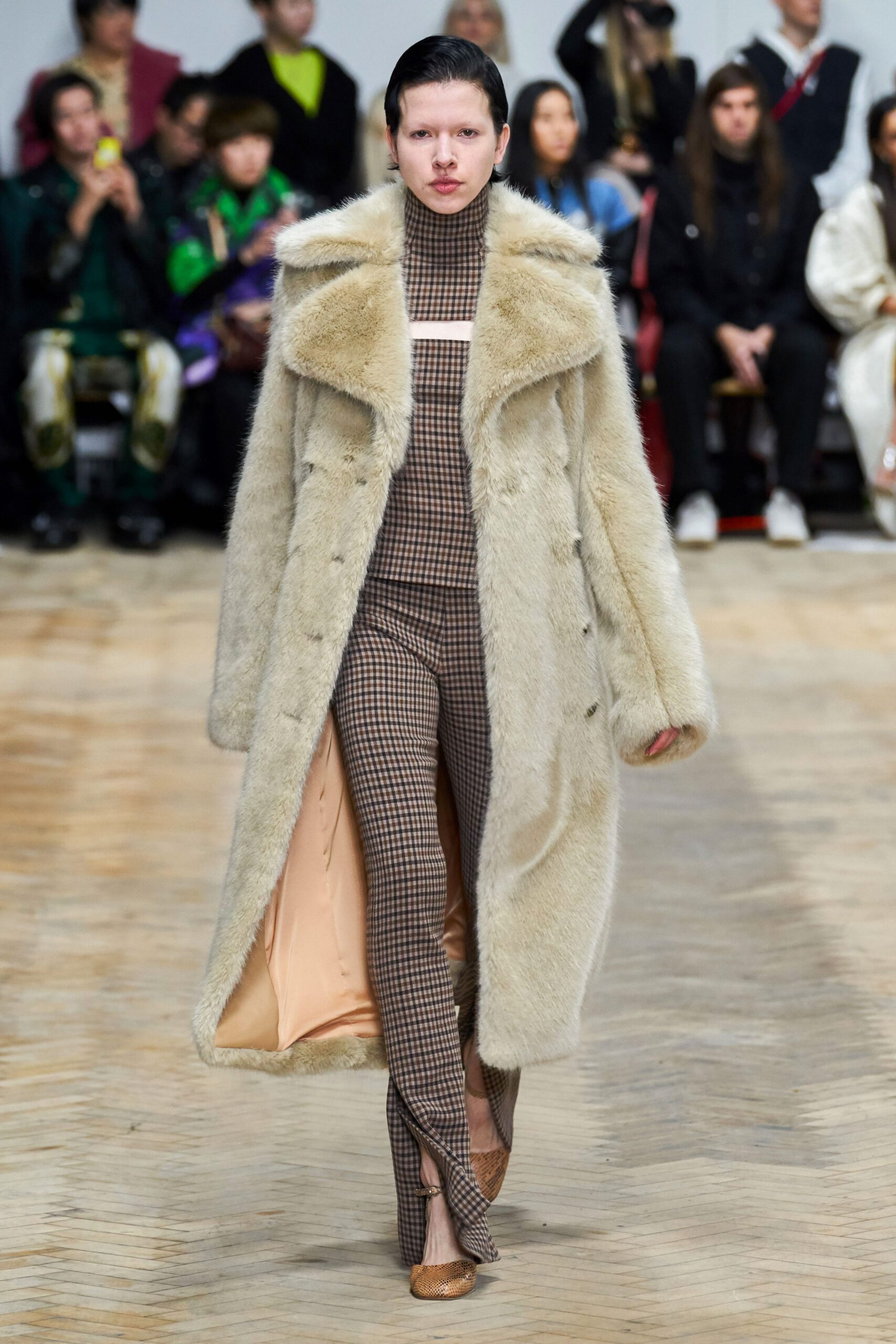 A.W.A.K.E. MODE F/W 19 Look 683