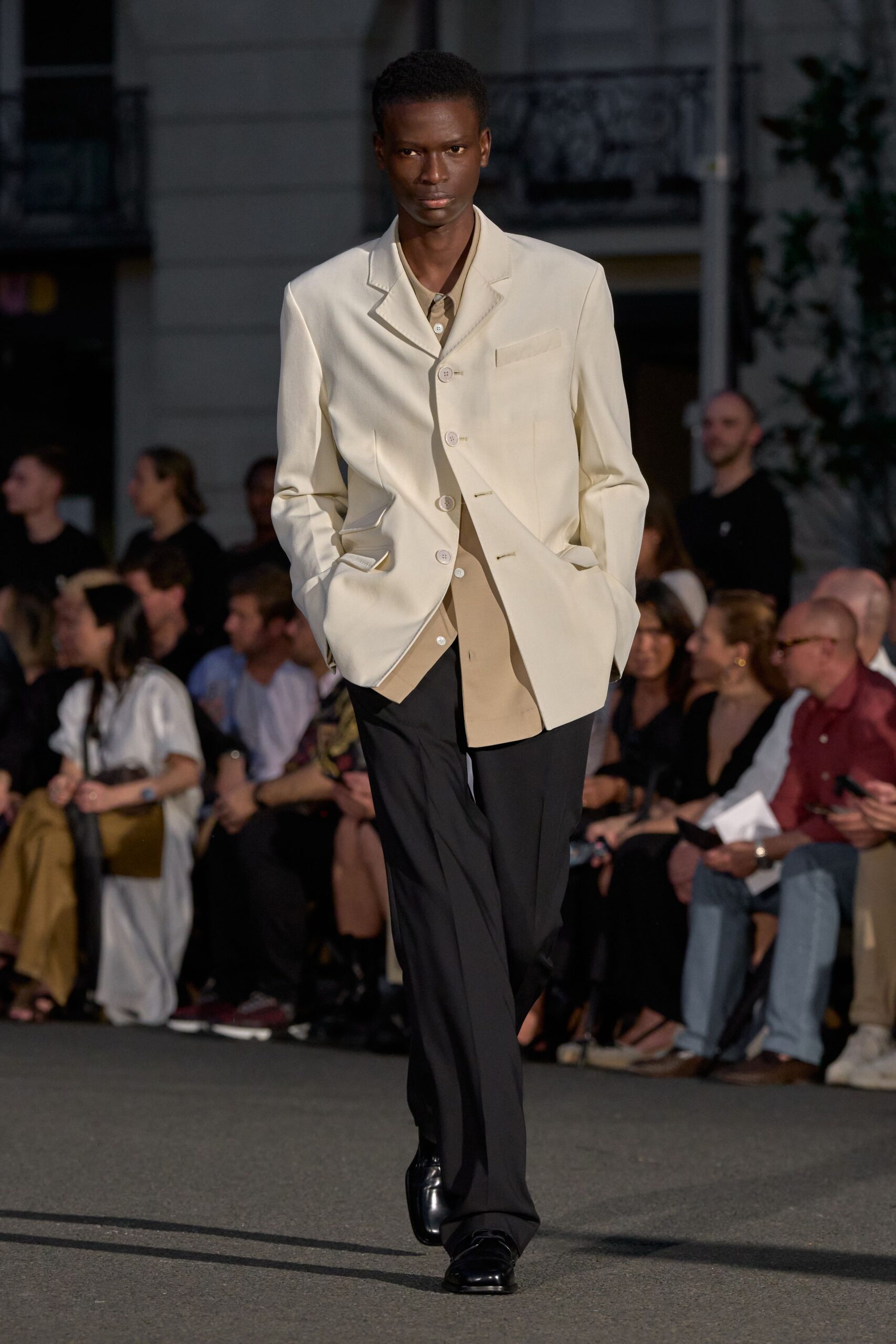 white wool long-sleeve collared structured buttoned pockets blazer