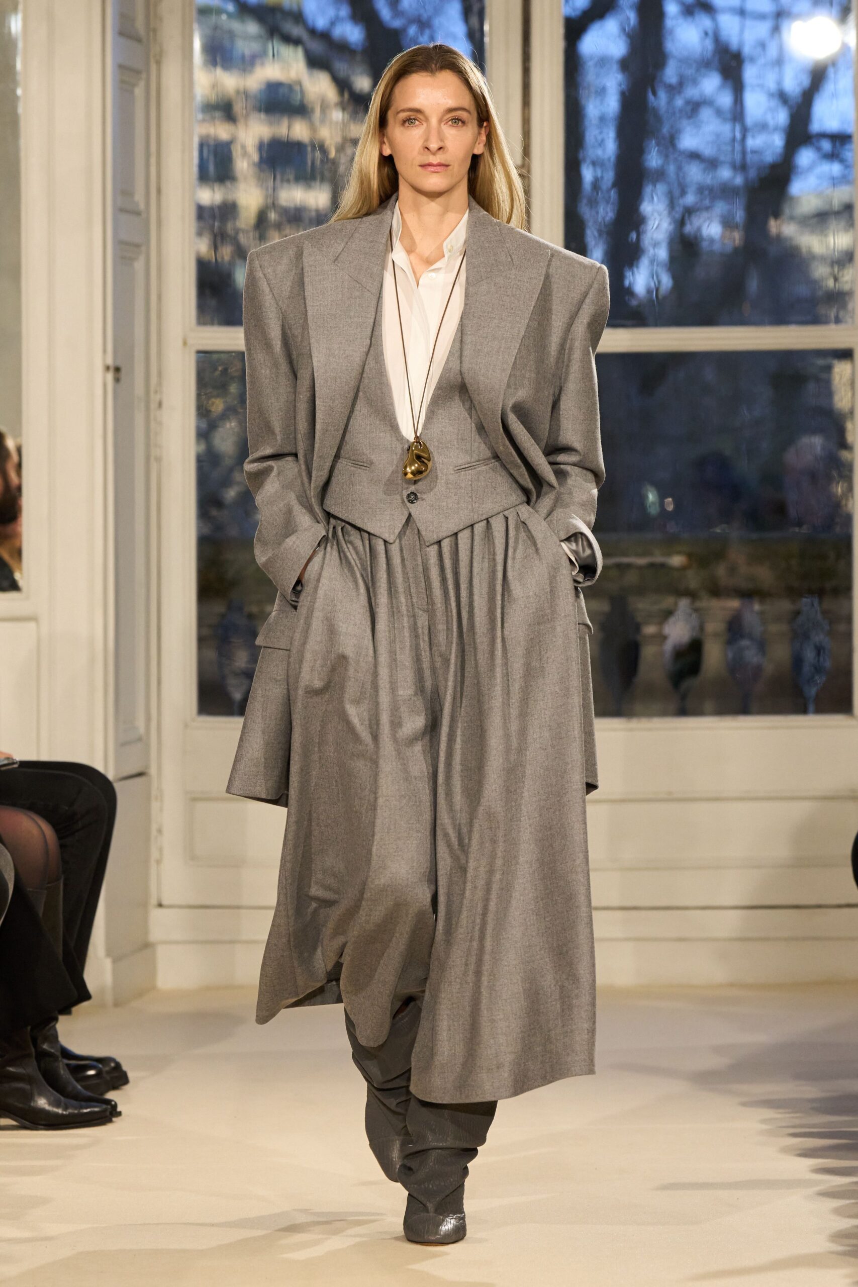 gray wool long-sleeve collared structured pleated suit