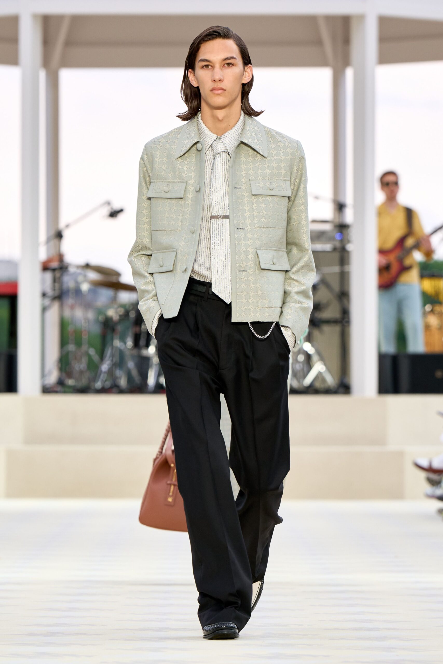 green cotton long-sleeve collared relaxed buttoned jacket