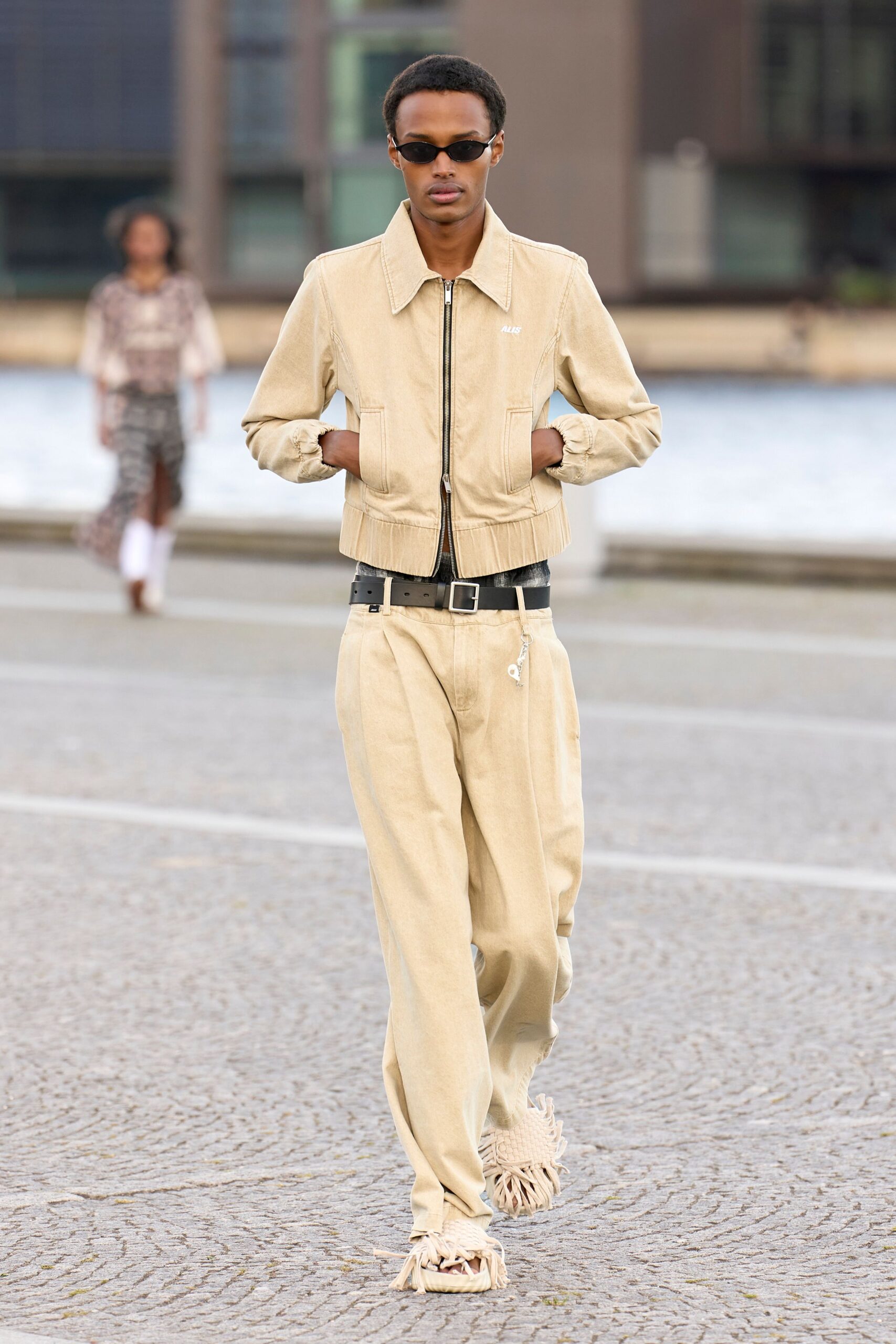 beige cotton long-sleeve collared structured zippered pockets jacket
