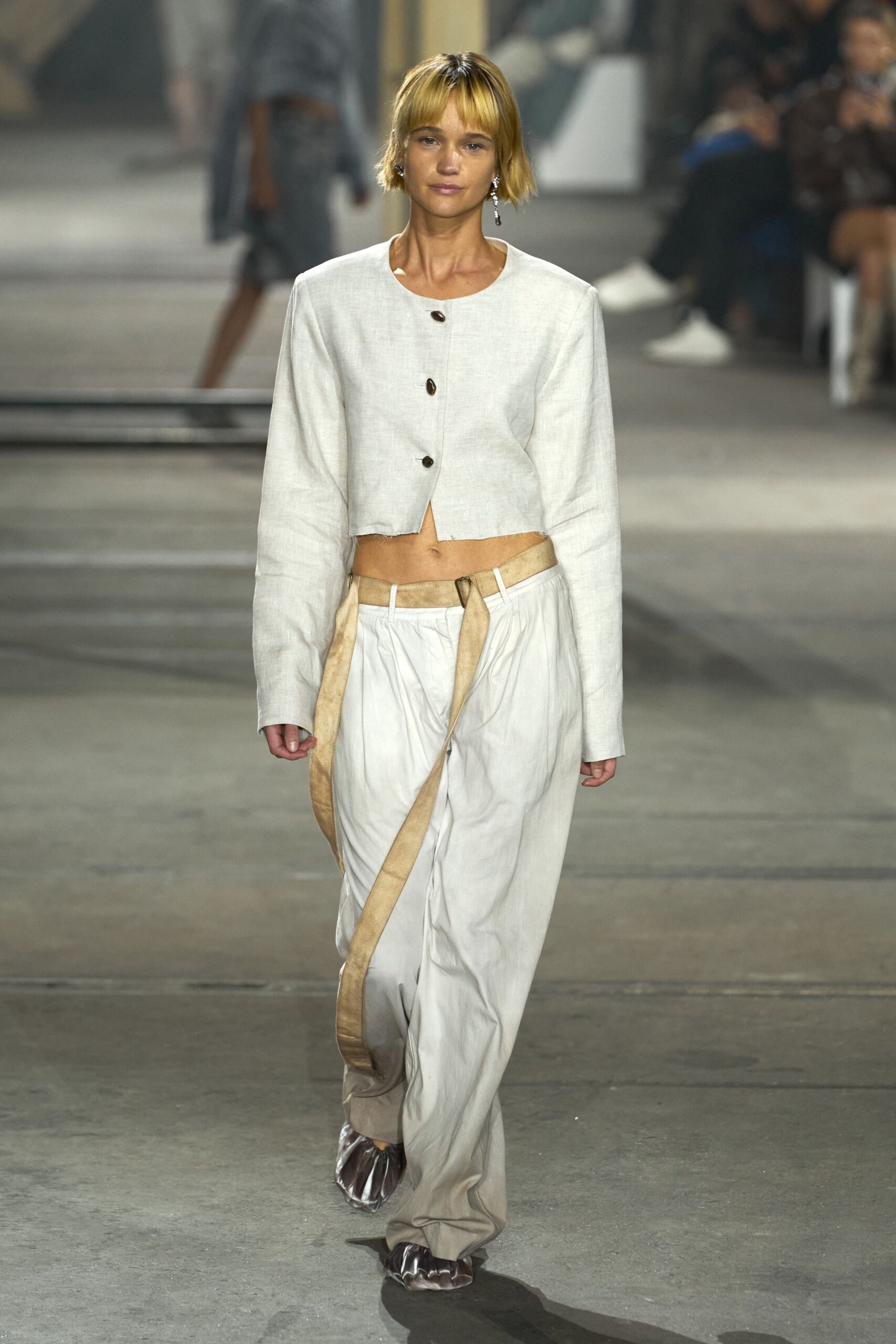 beige linen long-sleeve collared fitted buttoned cropped jacket