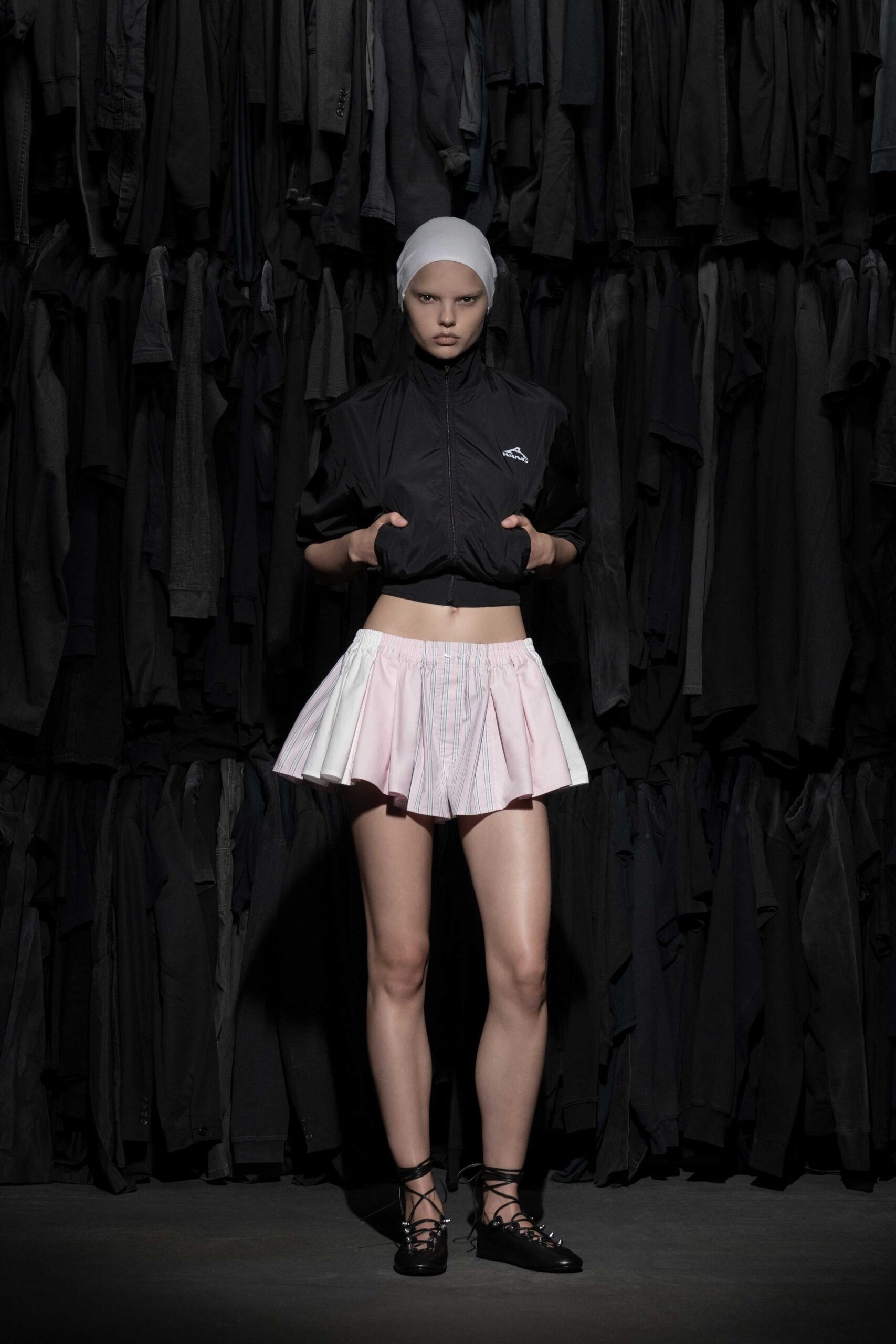 black cotton short-sleeve hooded fitted zippered cropped jacket