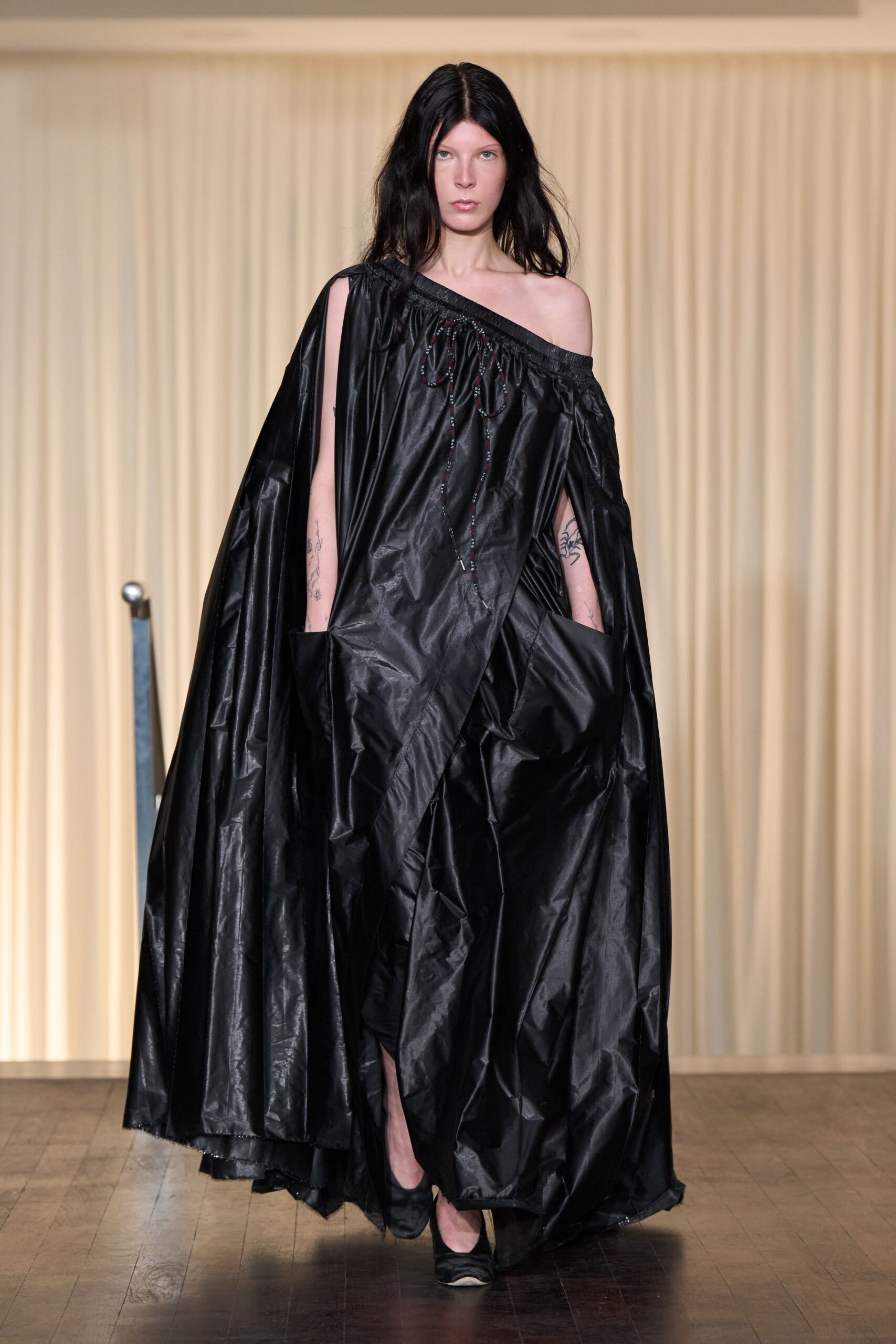 Andreas Kronthaler for Vivienne Westwood S/S 25 Look 101