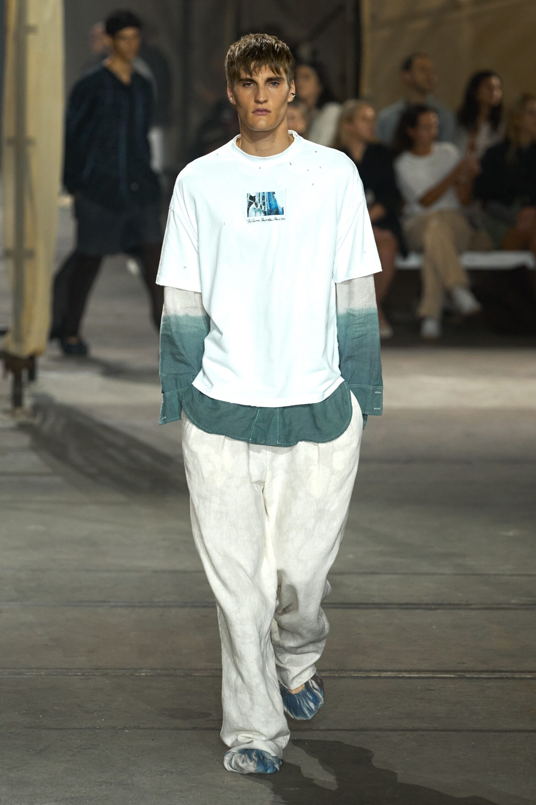 white cotton short-sleeve collared relaxed color-blocked t-shirt