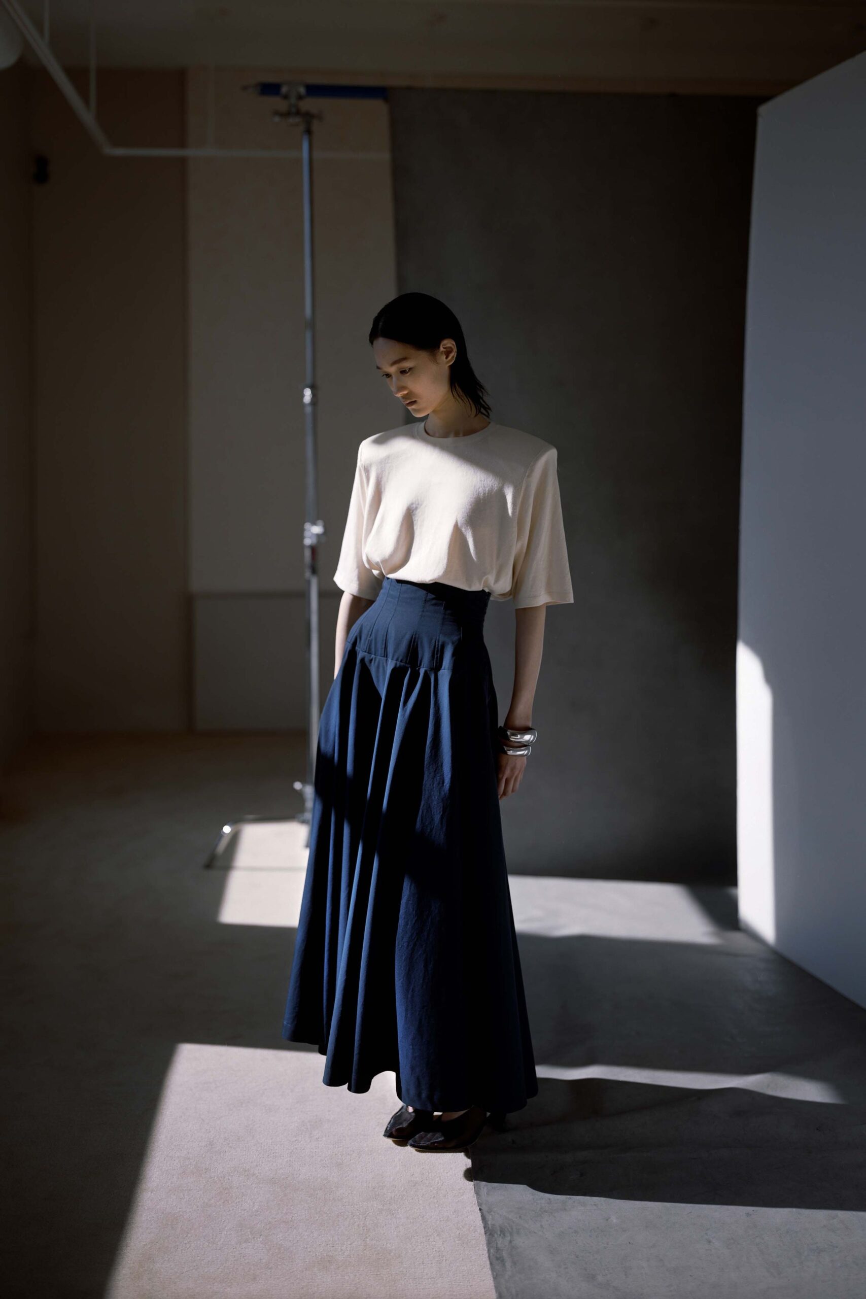beige top navy pleated skirt