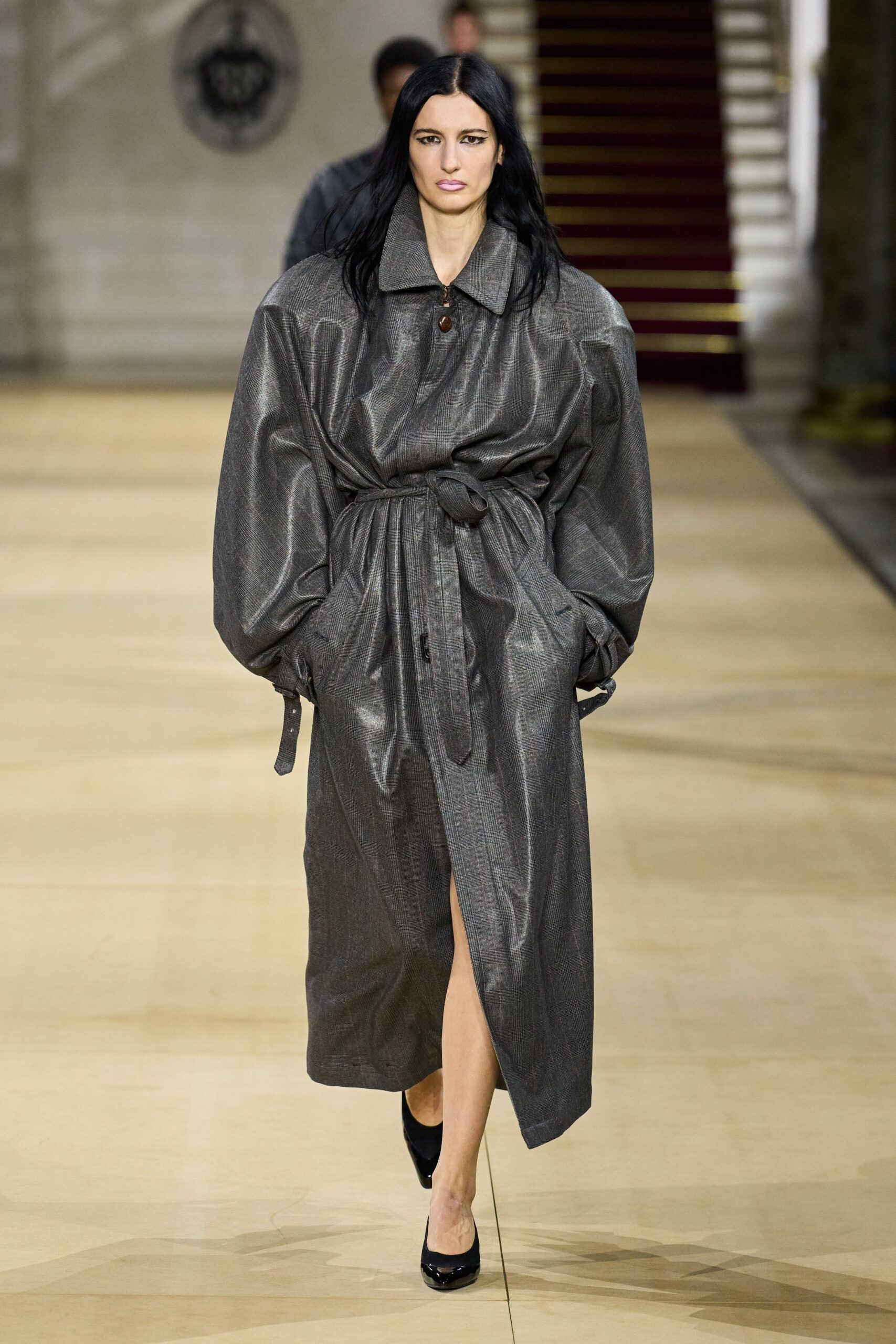 gray oversized coat with black shoes