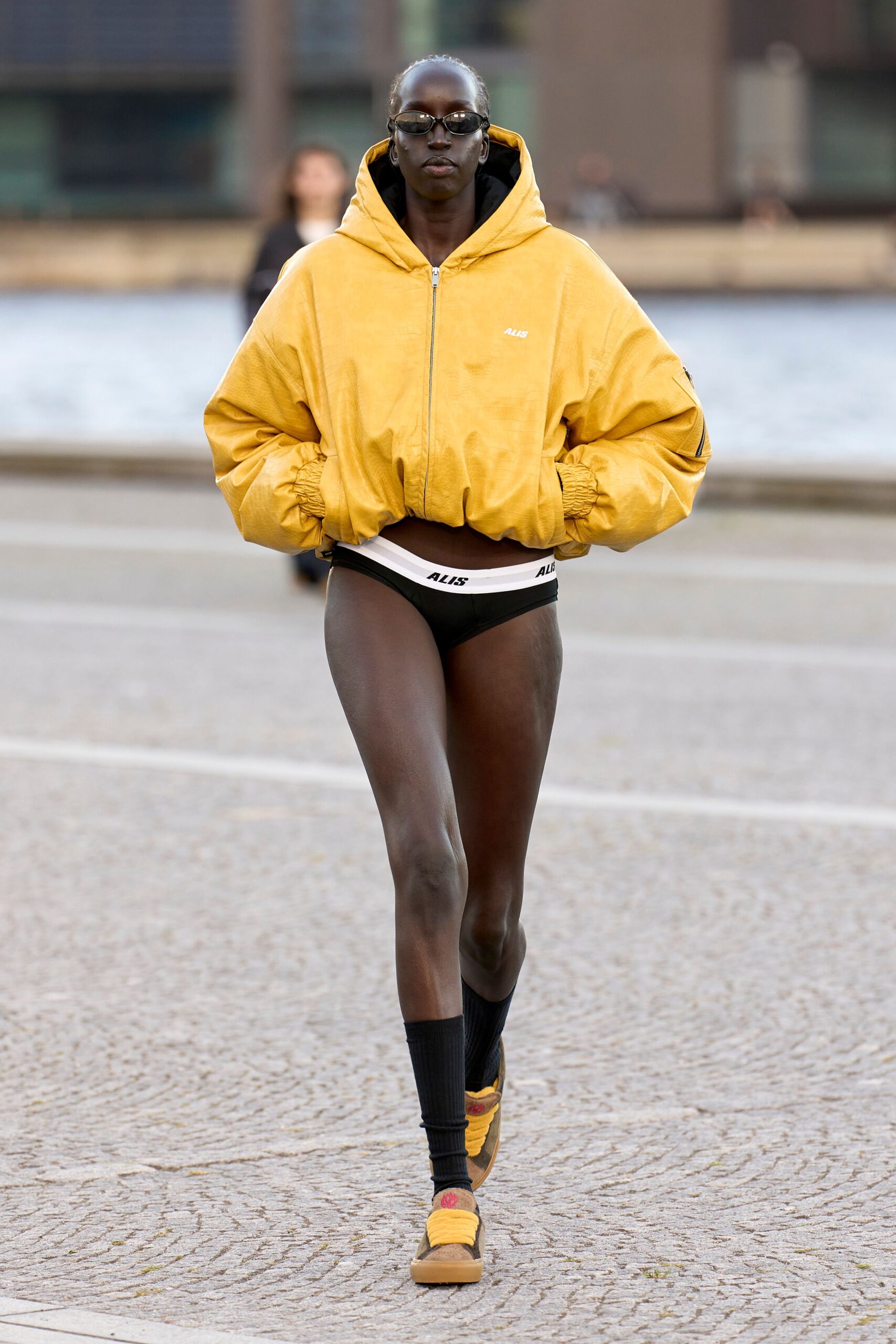 yellow cotton long-sleeve hooded oversized zippered pockets hoodie