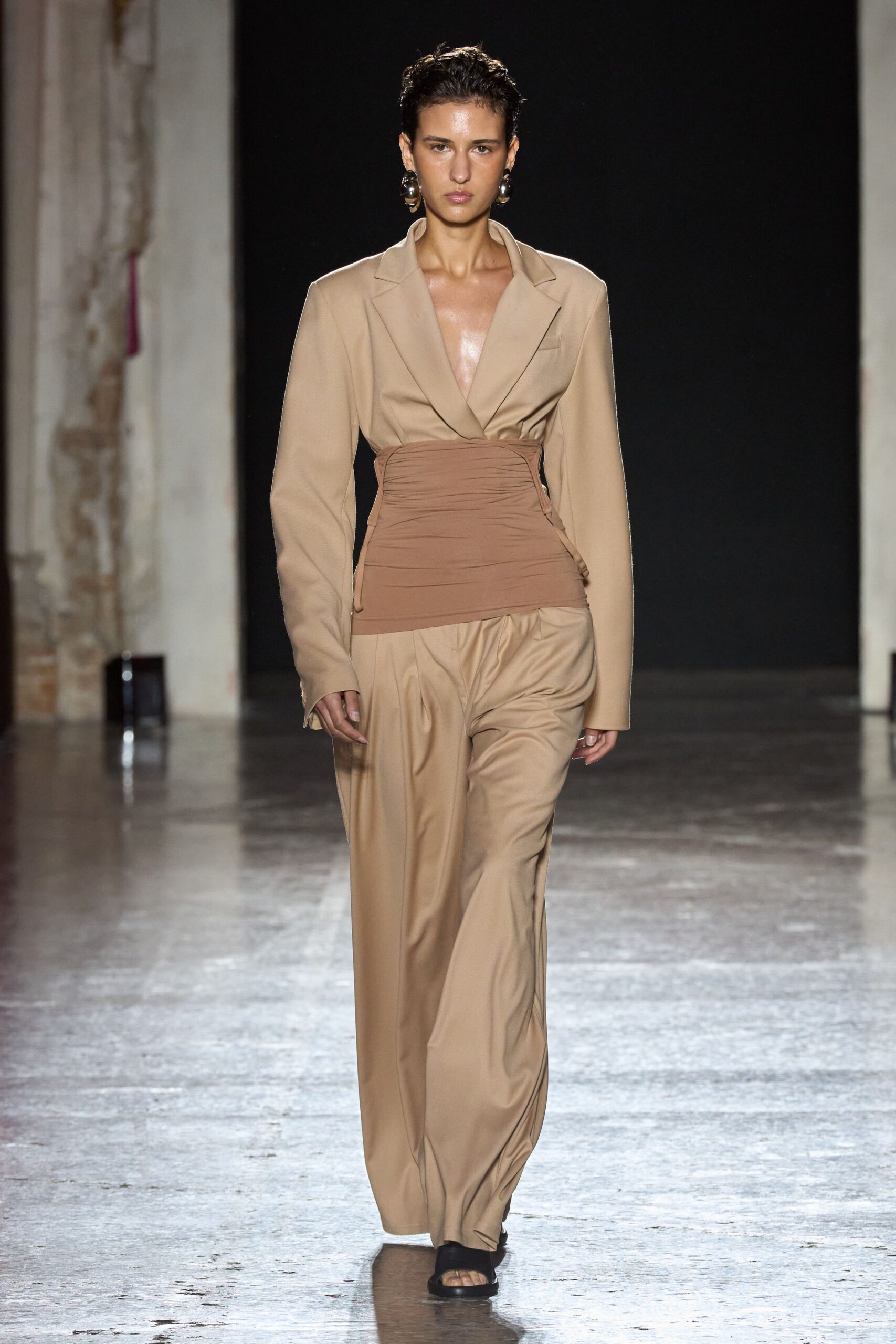beige long-sleeve collared fitted zippered belted suit