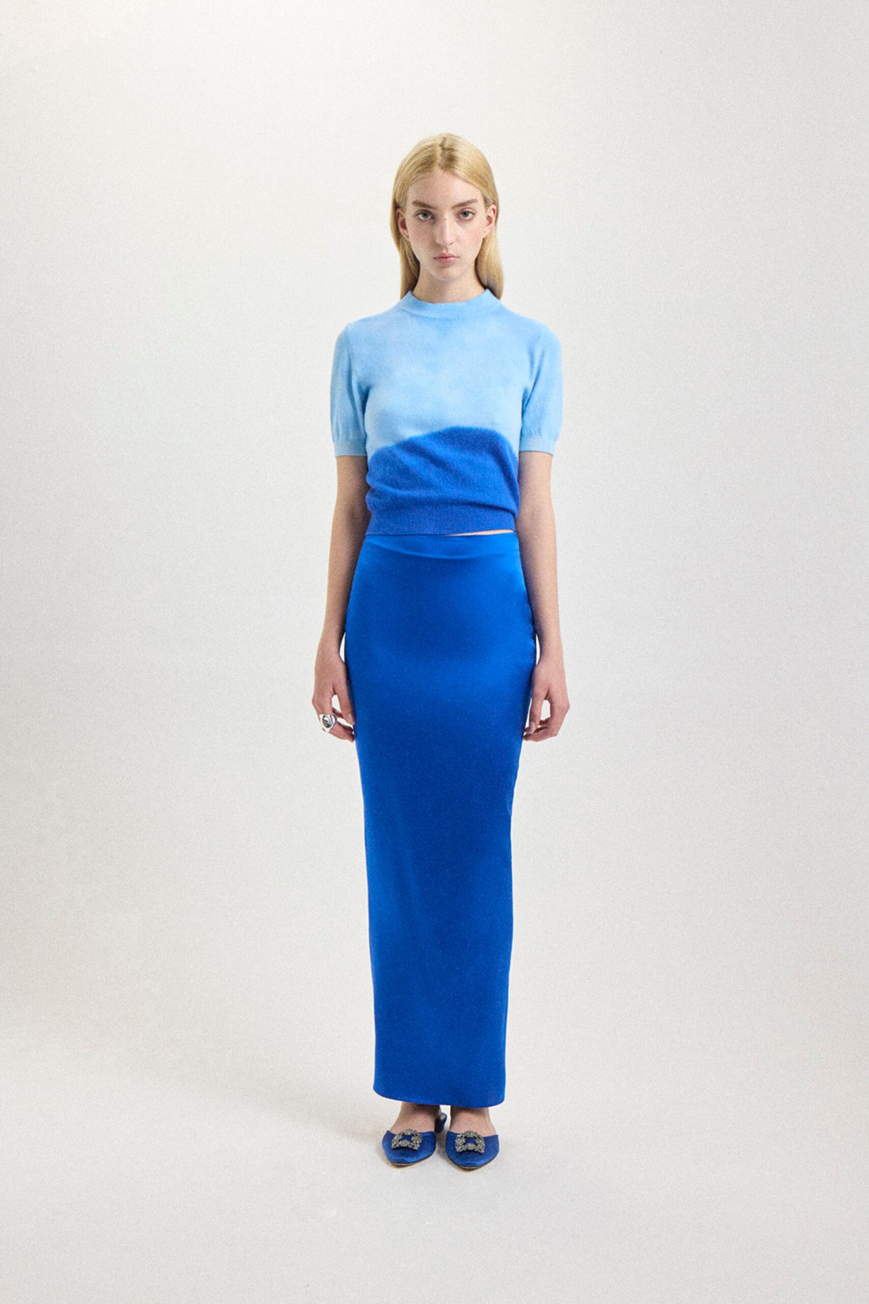 blue cotton short-sleeve scoop-neck fitted ombre top
