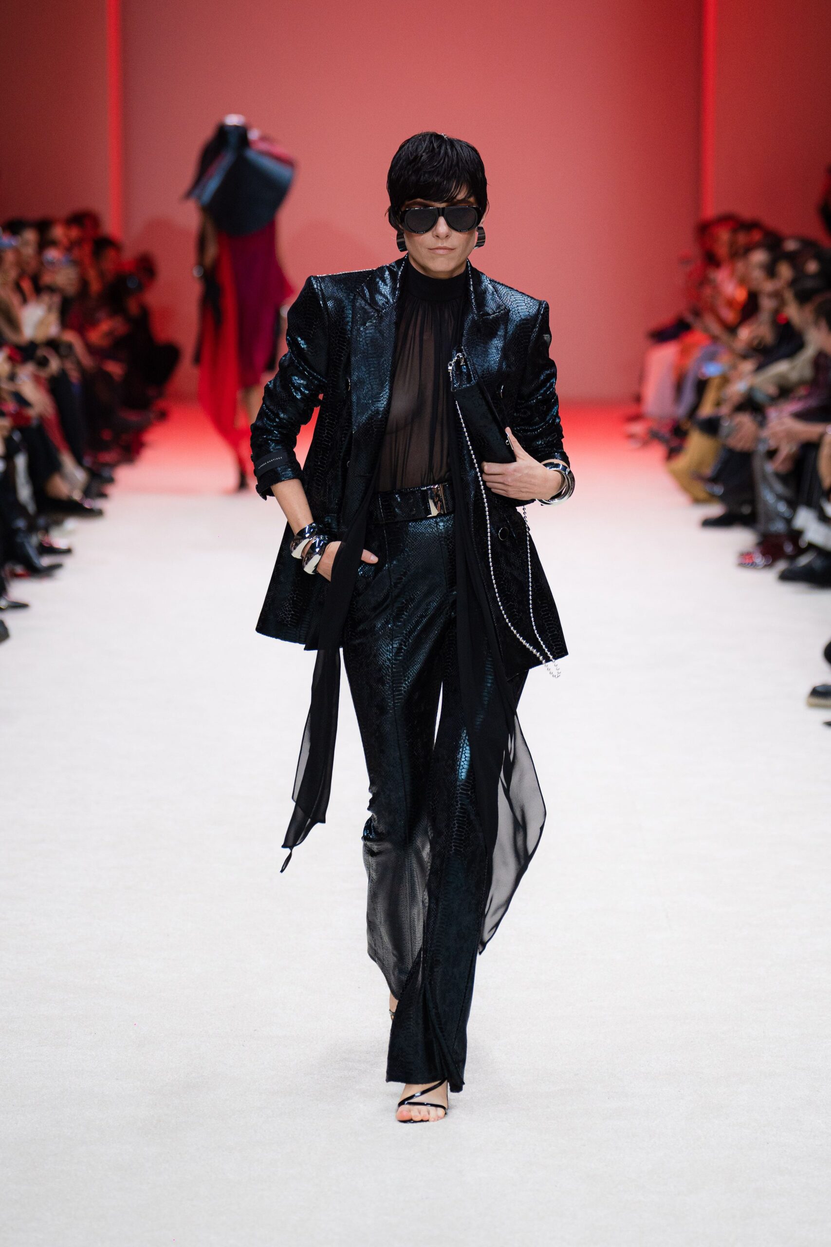 black velvet long-sleeve collared tailored buttoned shiny blazer