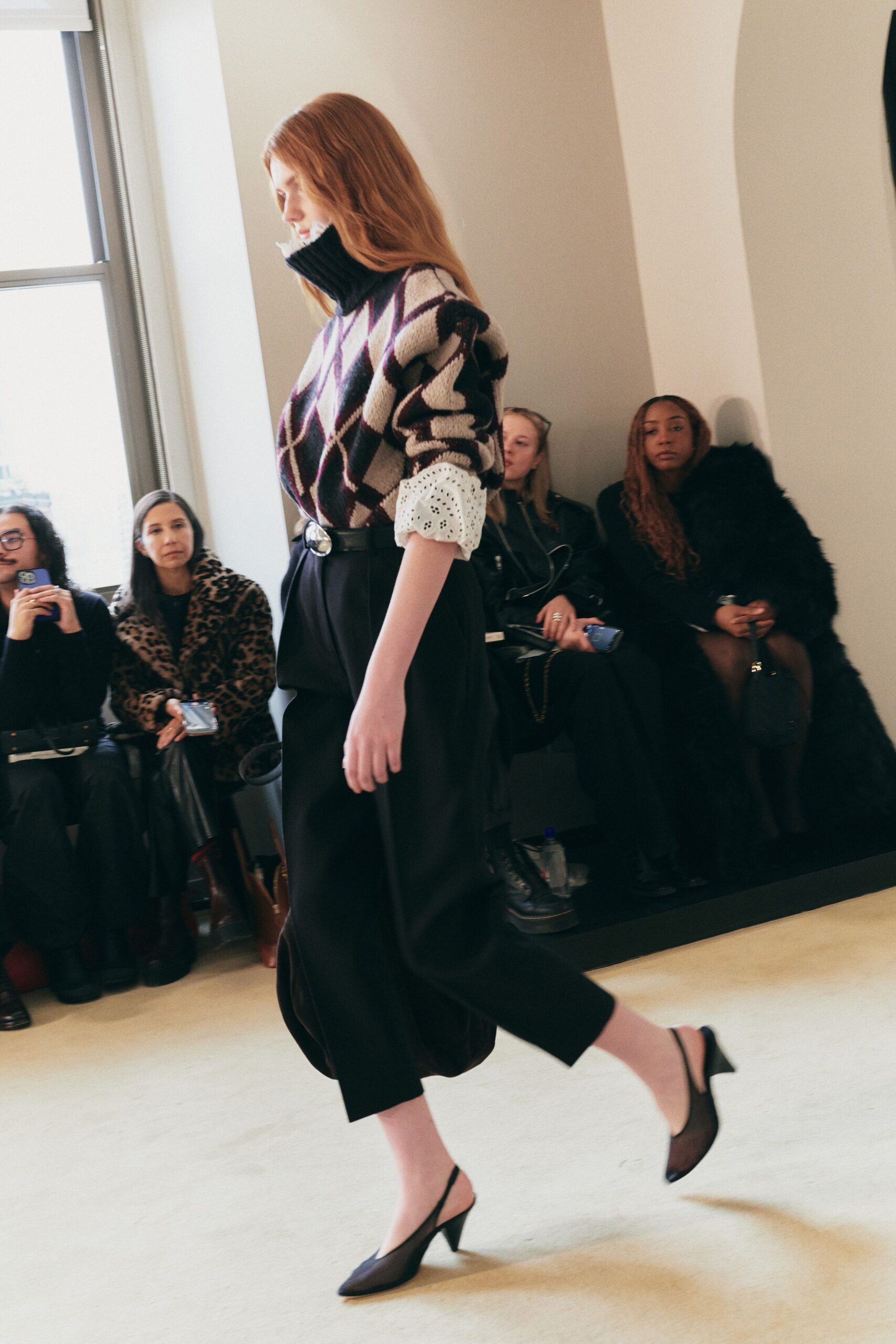 black cotton tailored straight-leg cropped pants
