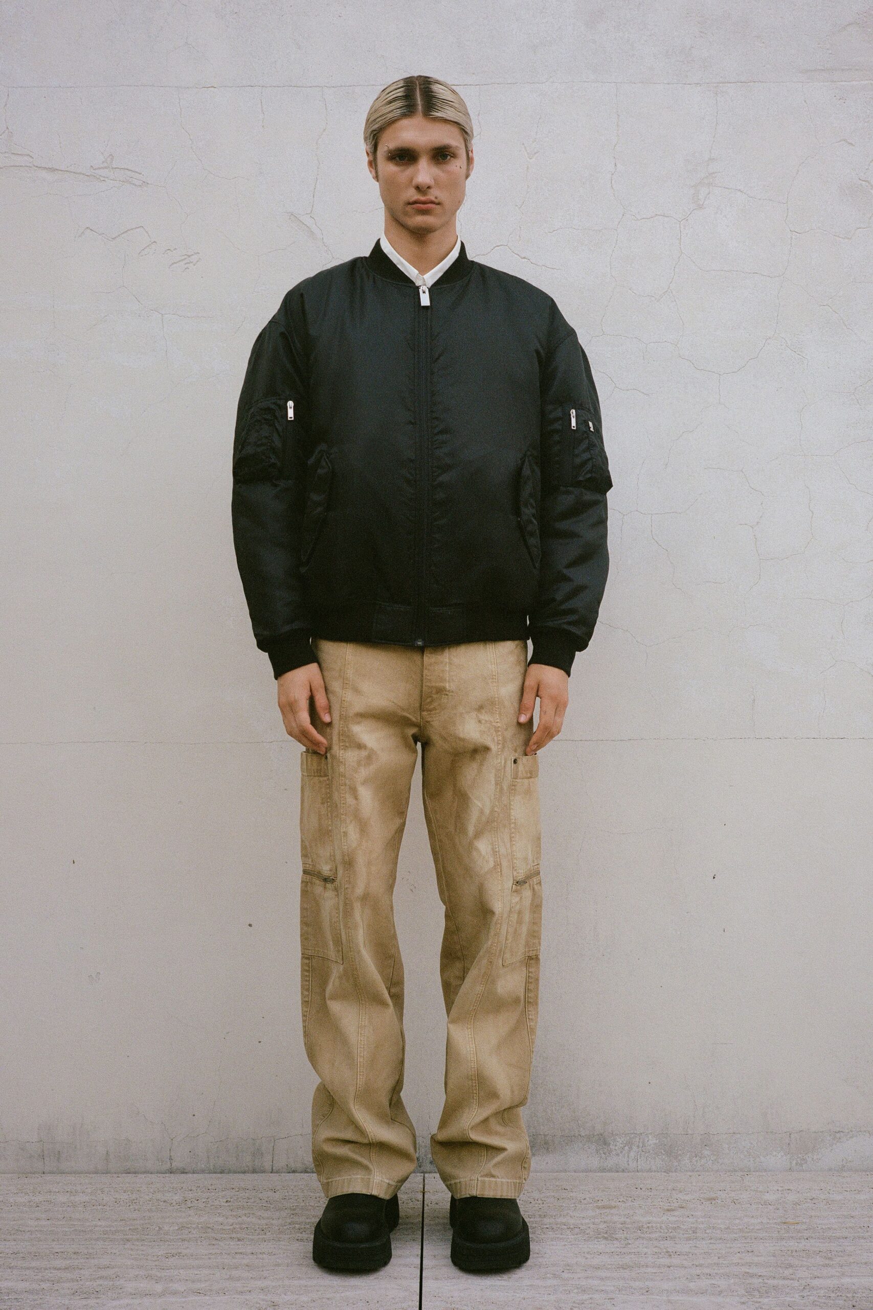 beige cotton relaxed cargo pants