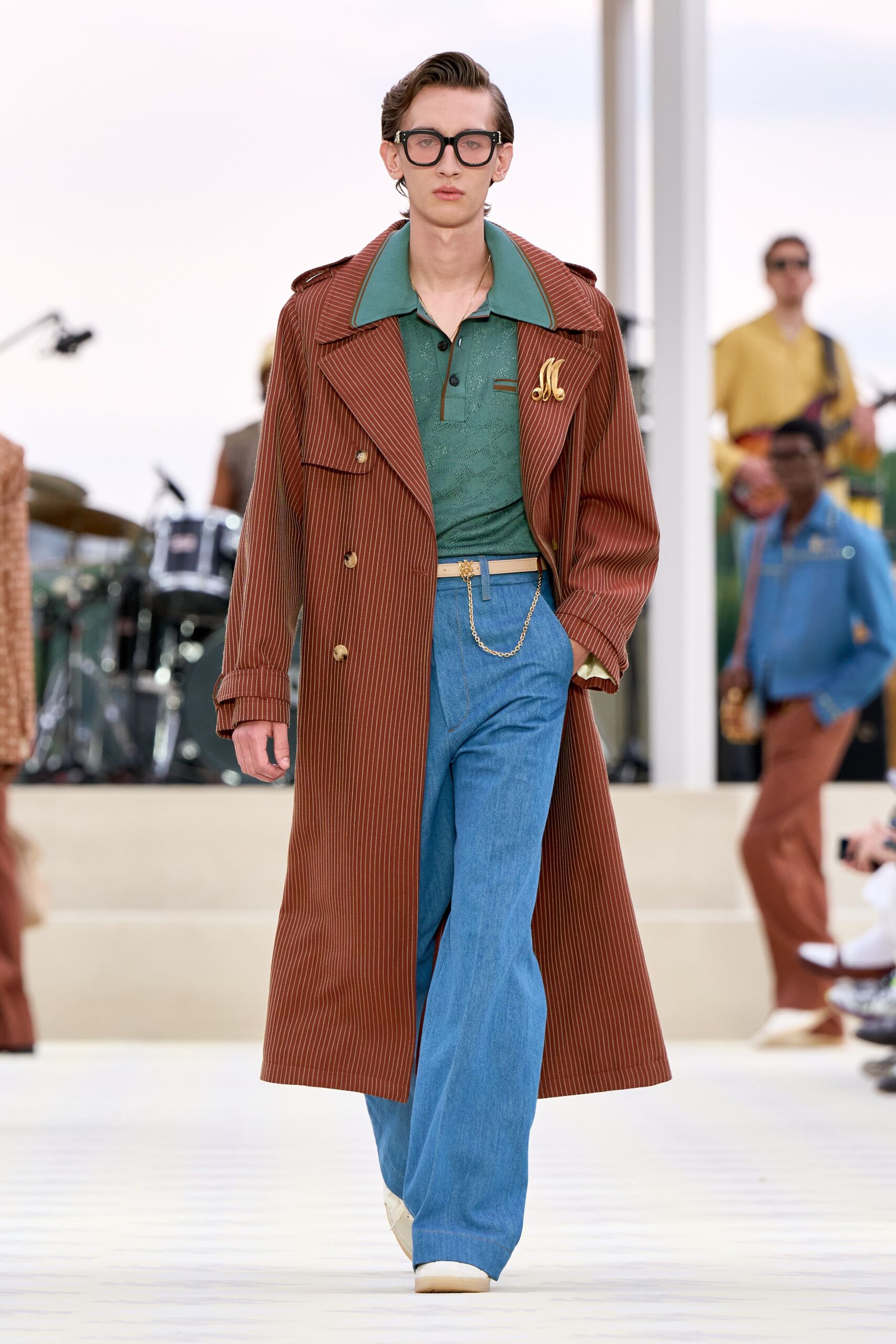 brown striped coat green shirt blue pants
