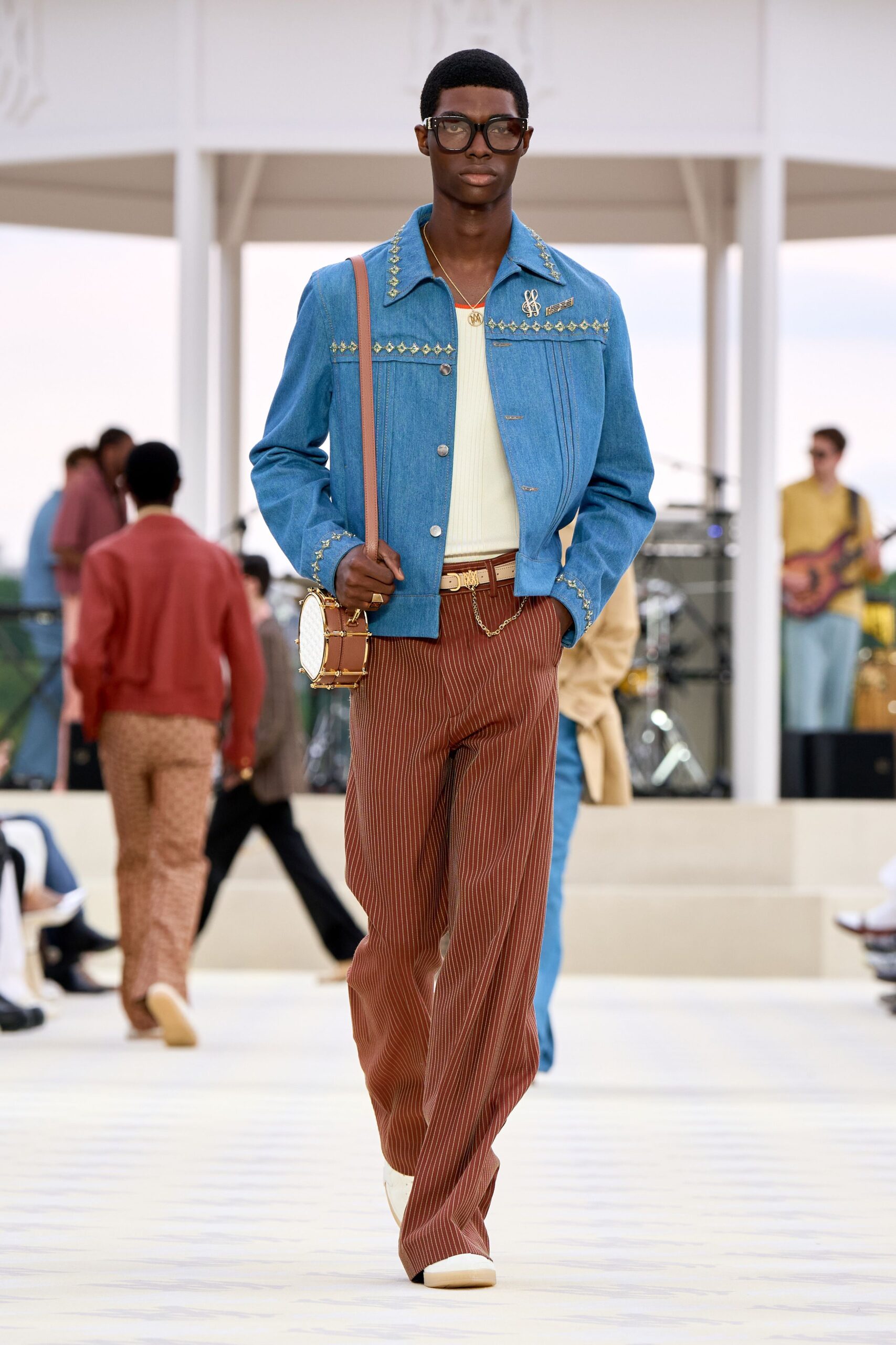 blue denim long-sleeve collared fitted embroidered jacket