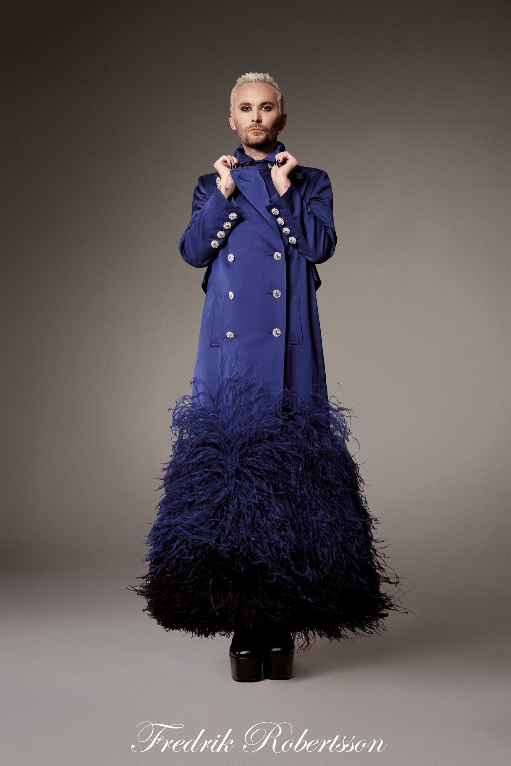blue cotton long-sleeve collared fitted buttoned layered coat