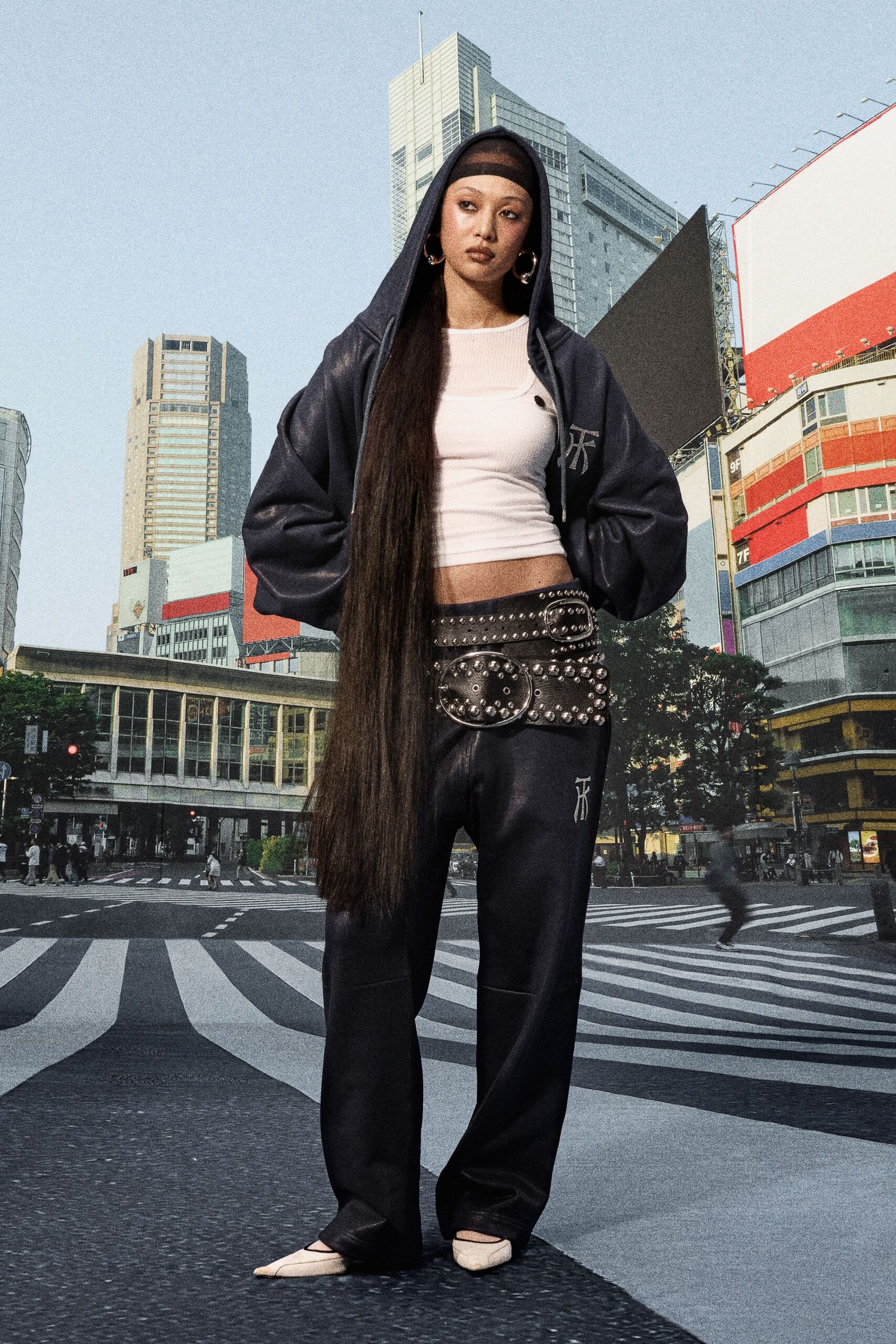 black oversized hoodie with tank-top