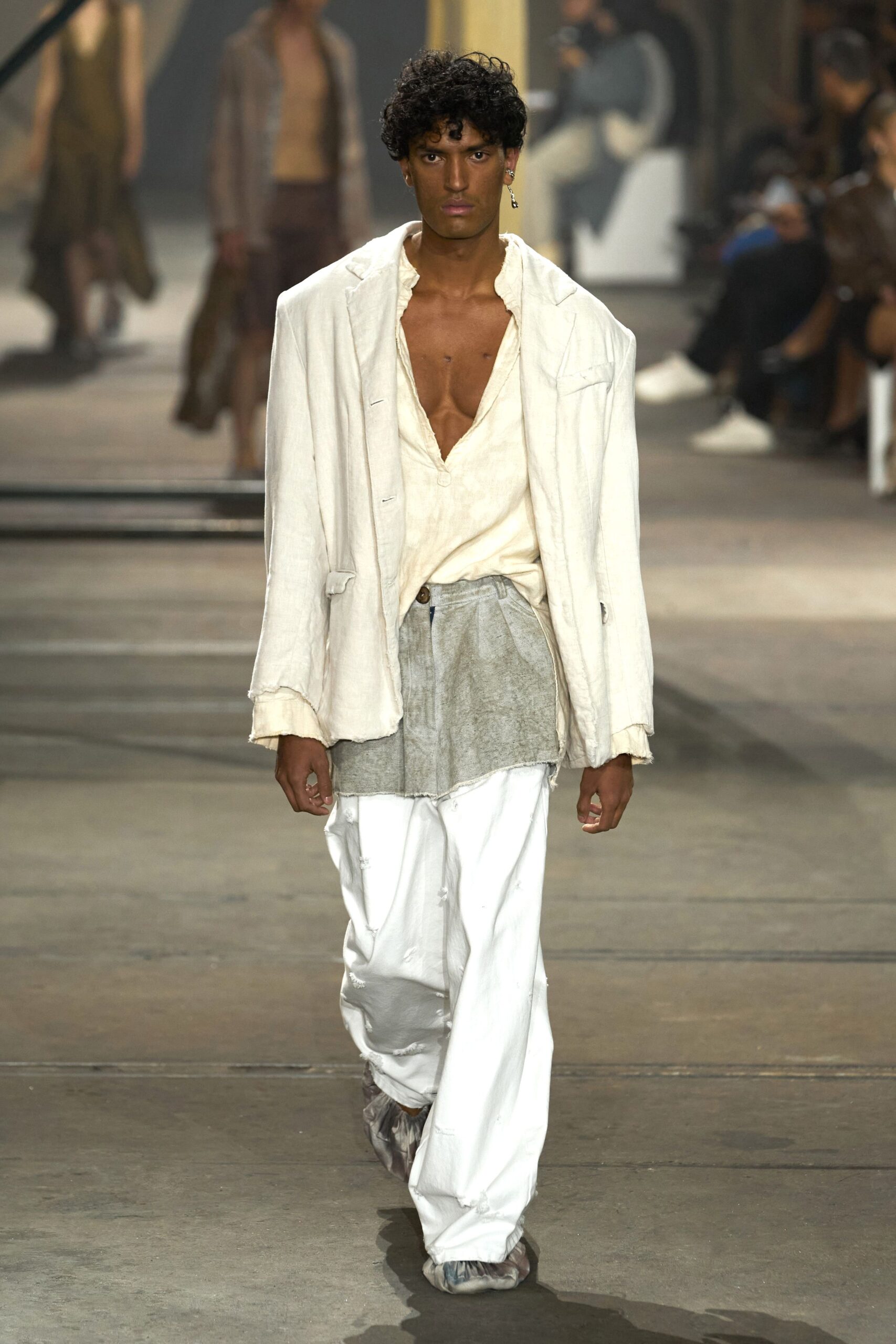 white linen long-sleeve collared relaxed blazer