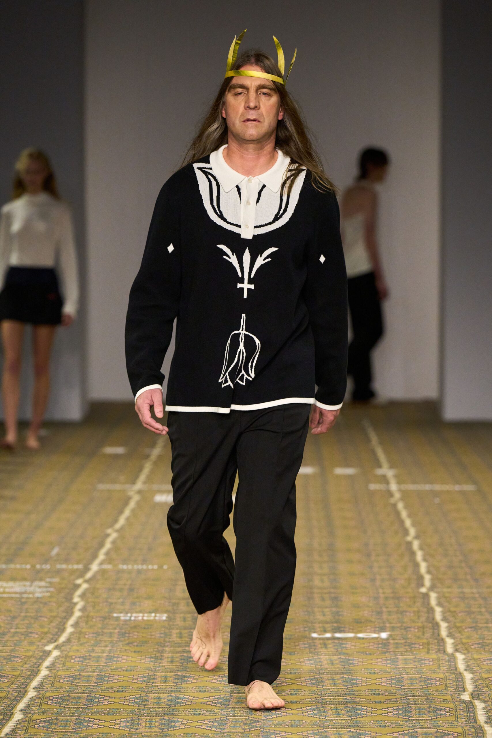 black knit long-sleeve collared relaxed longline printed shirt