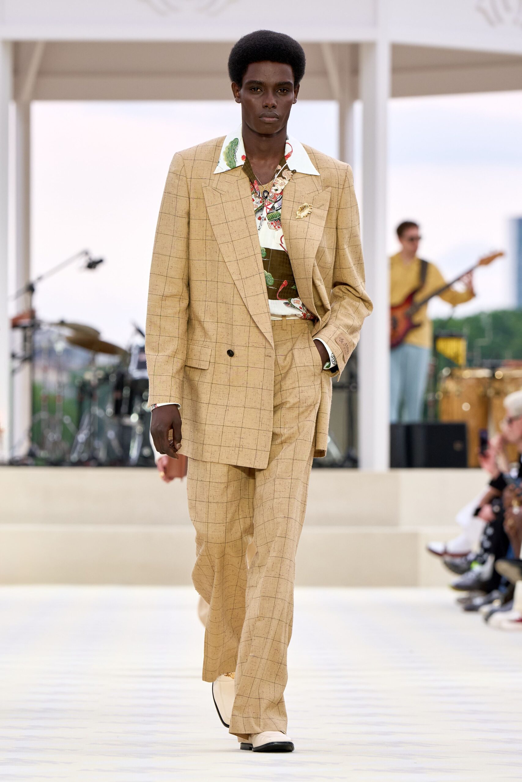 beige tailored suit with printed shirt