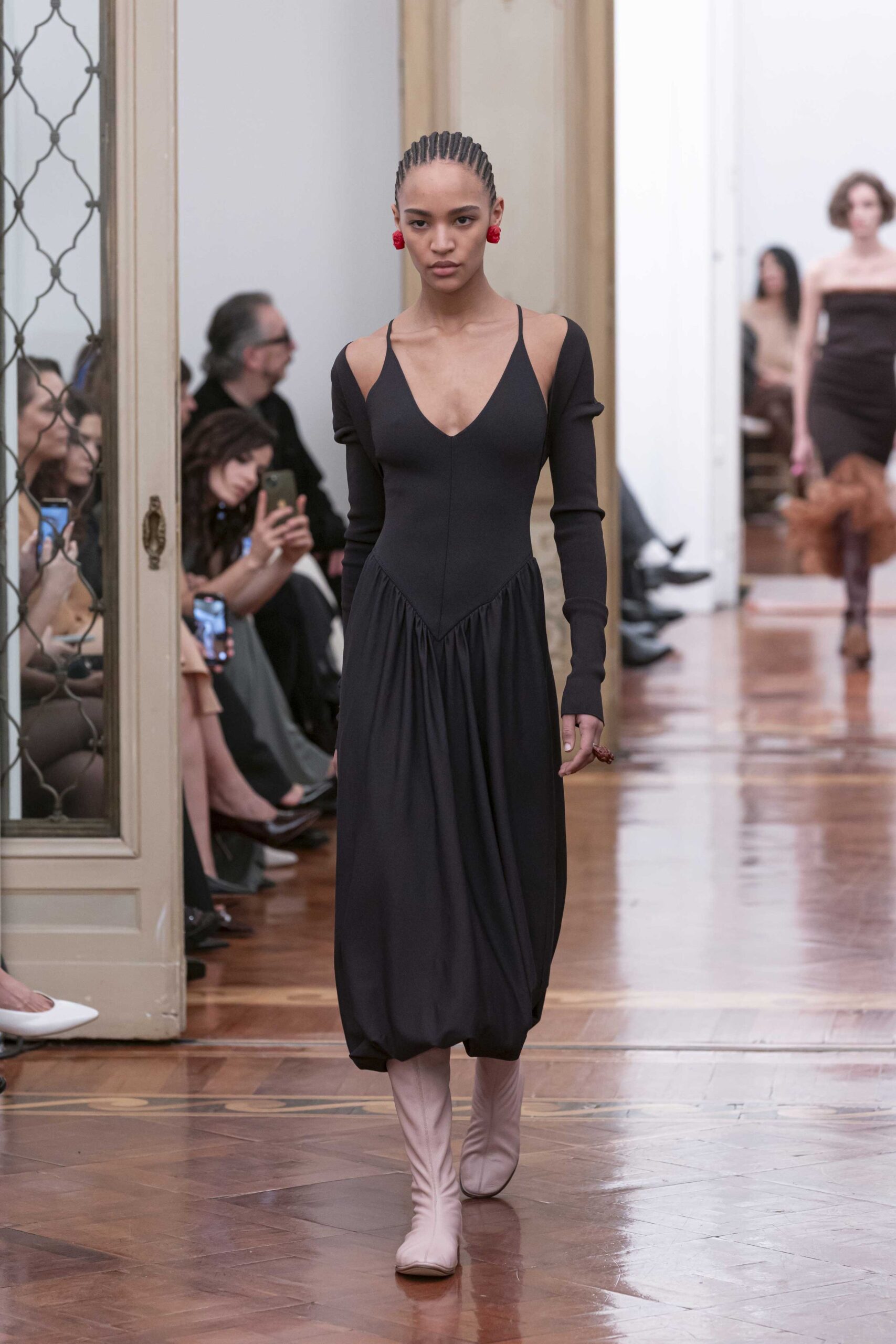 black fitted midi dress with beige boots