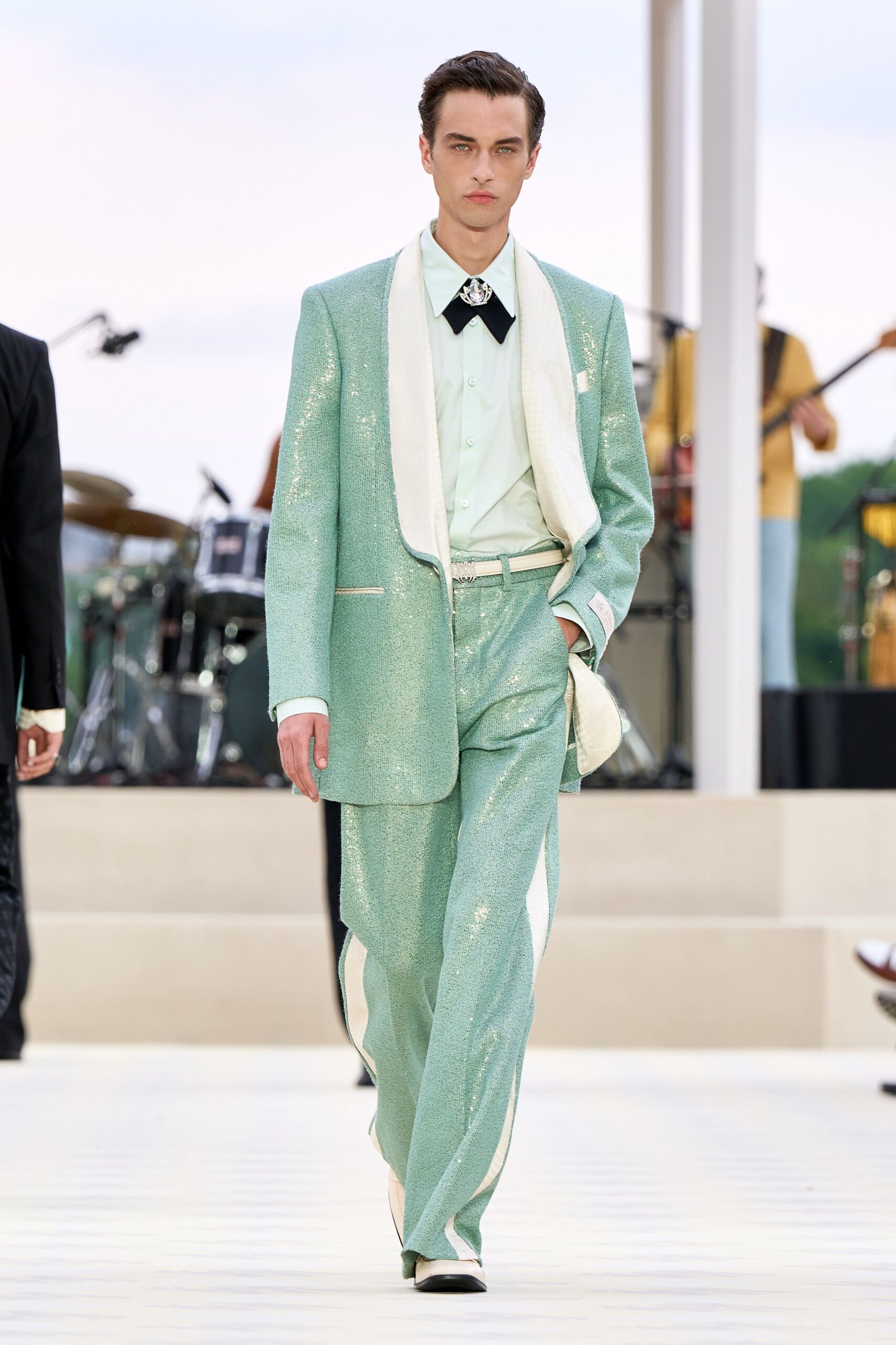 green silk long-sleeve collared tailored sequined buttoned suit