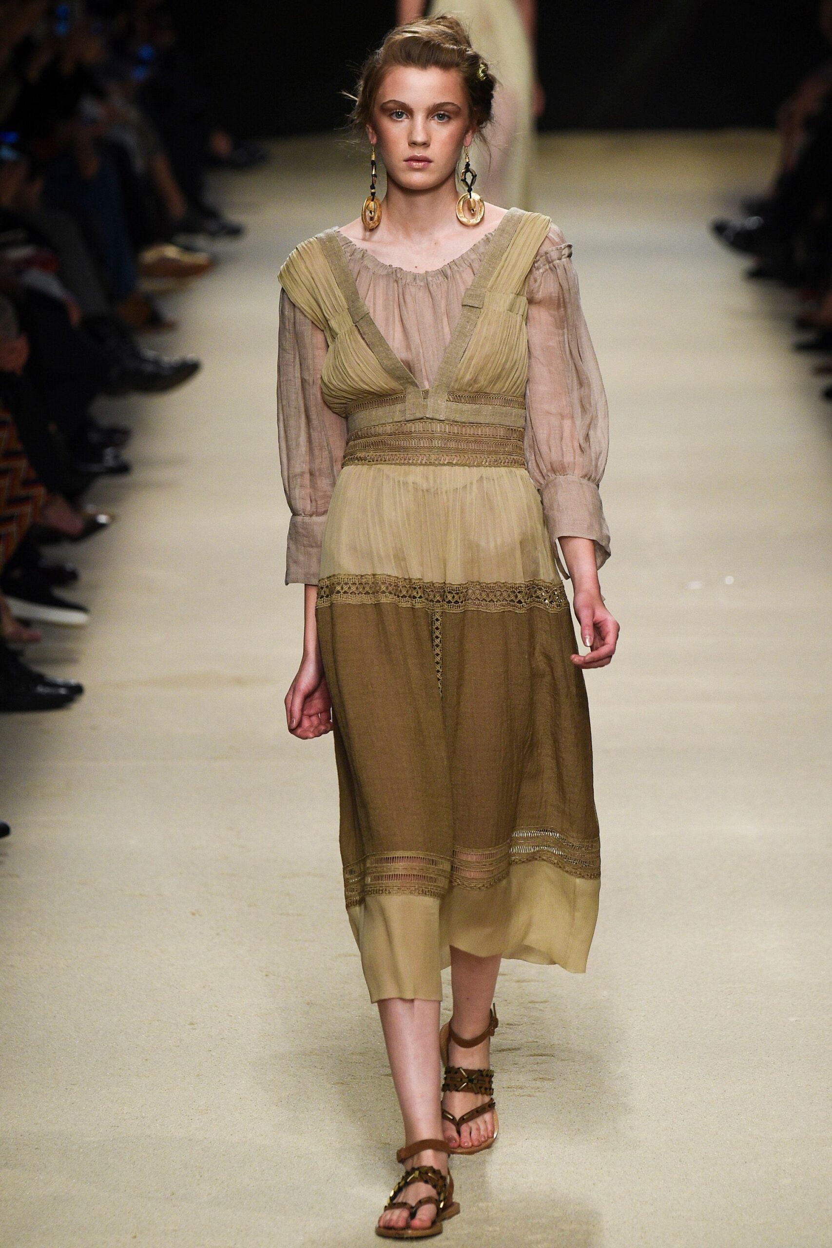 Alberta Ferretti S/S 16 Look 343