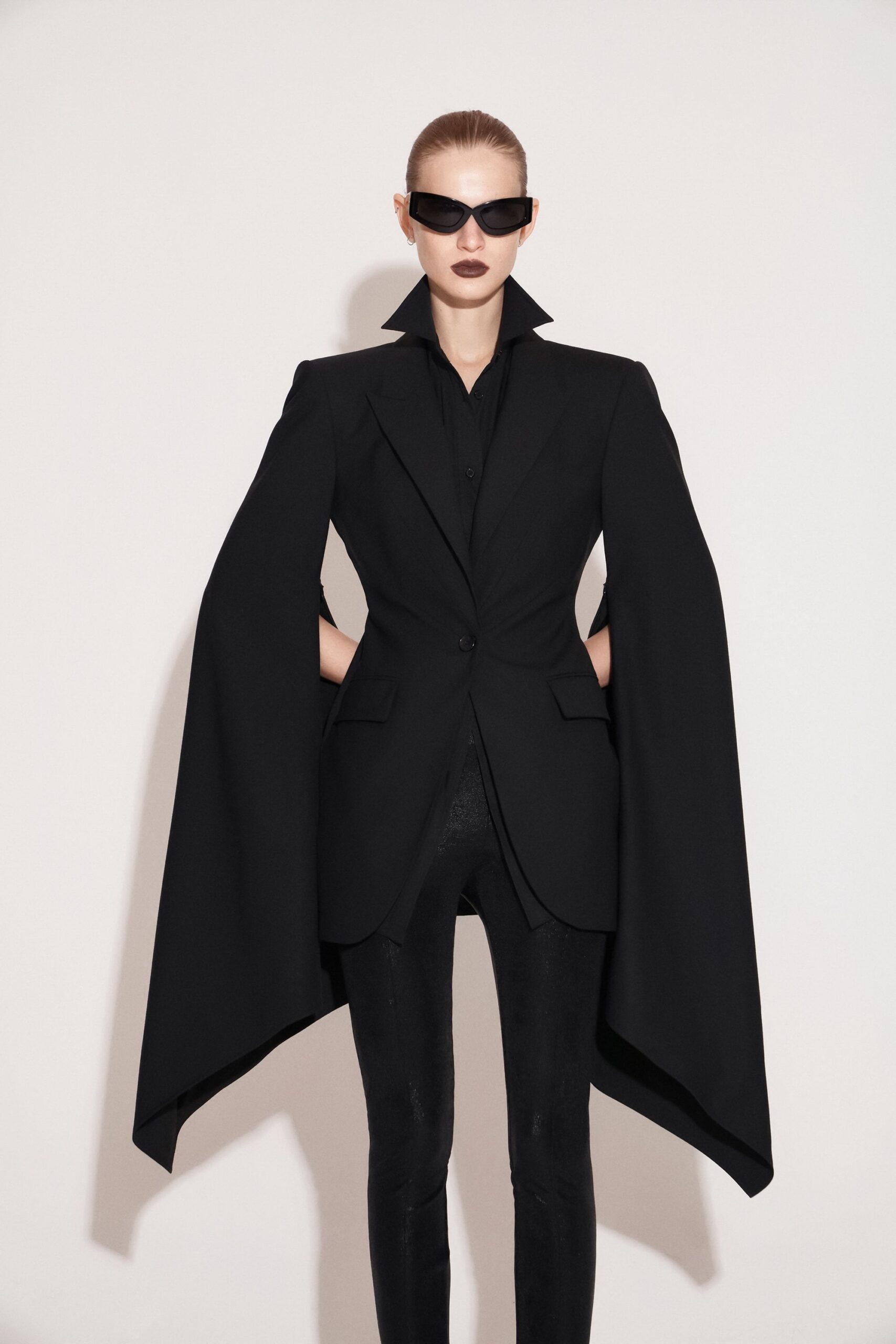 black cotton long-sleeve collared structured blazer