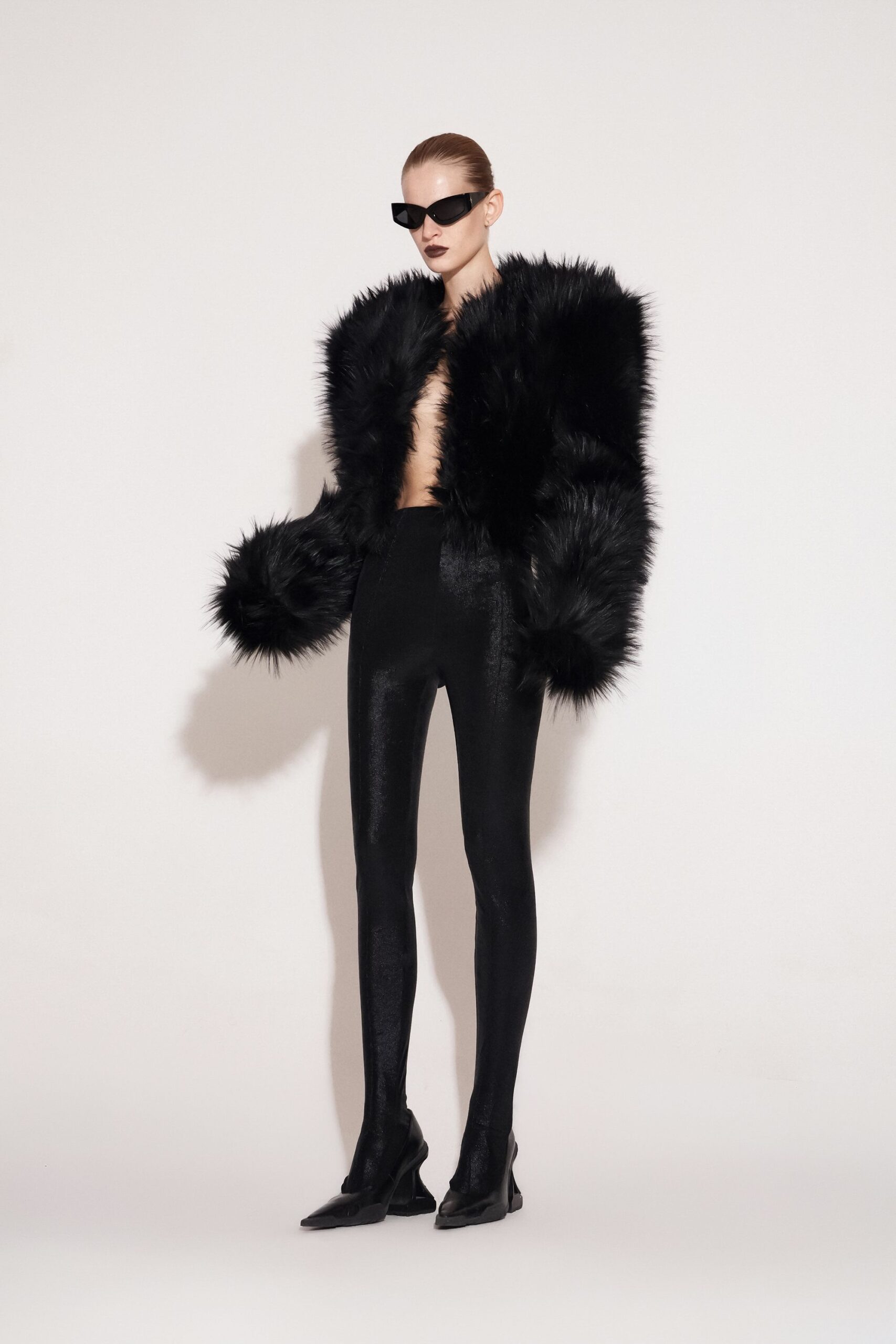 black faux-fur long-sleeve fitted layered coat
