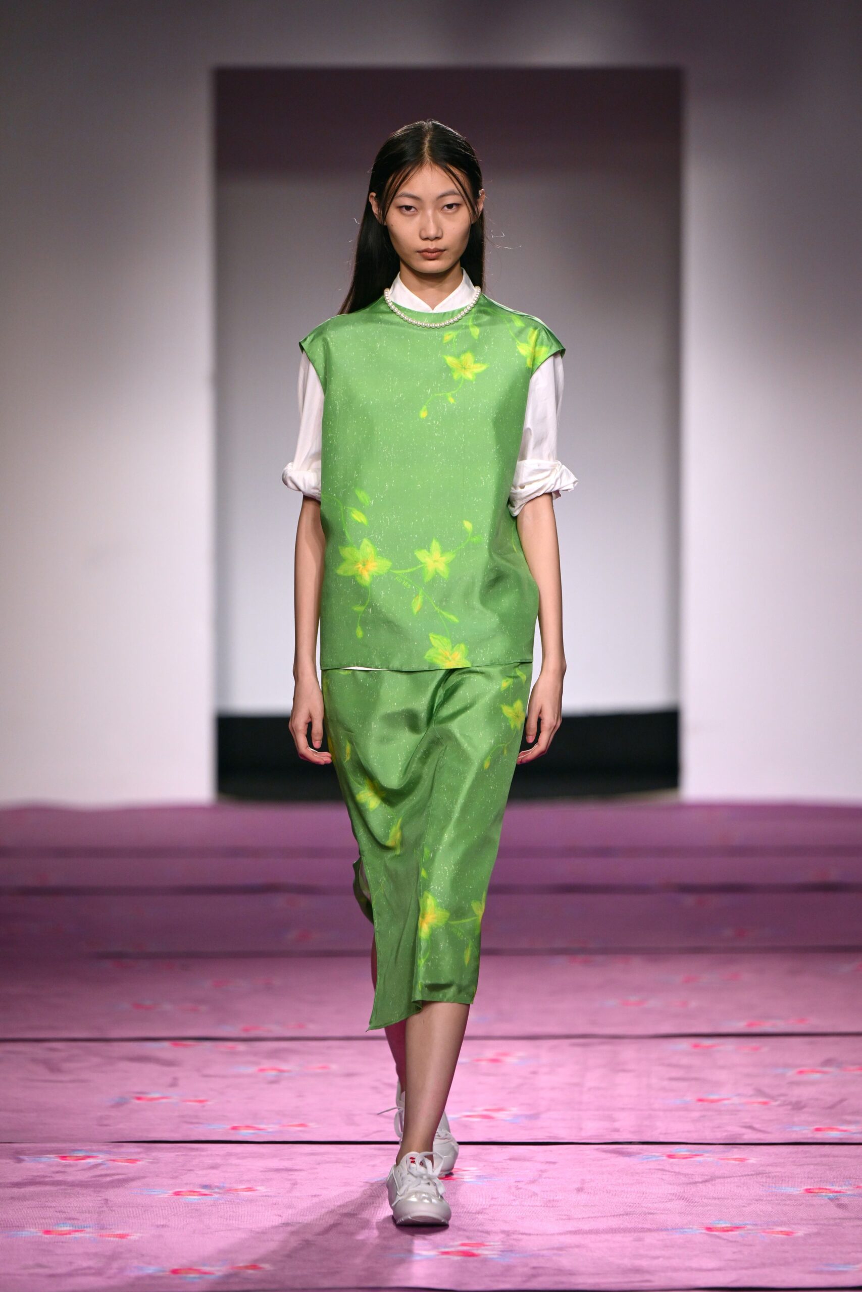 green cotton sleeveless collared relaxed printed midi dress