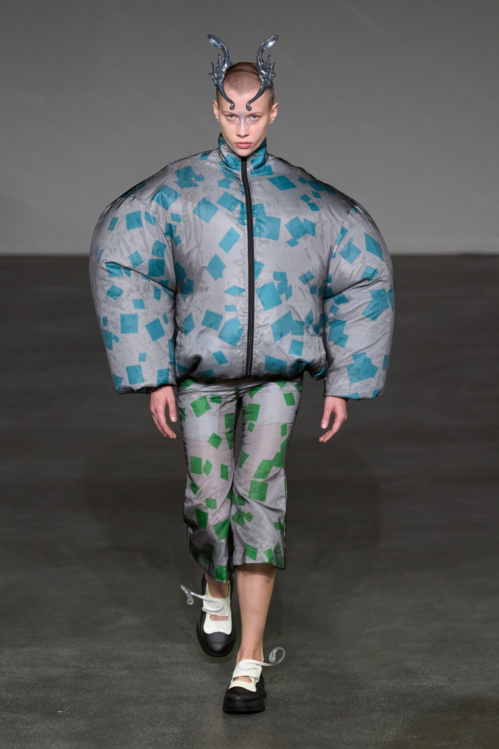 gray jersey long-sleeve oversized printed jacket