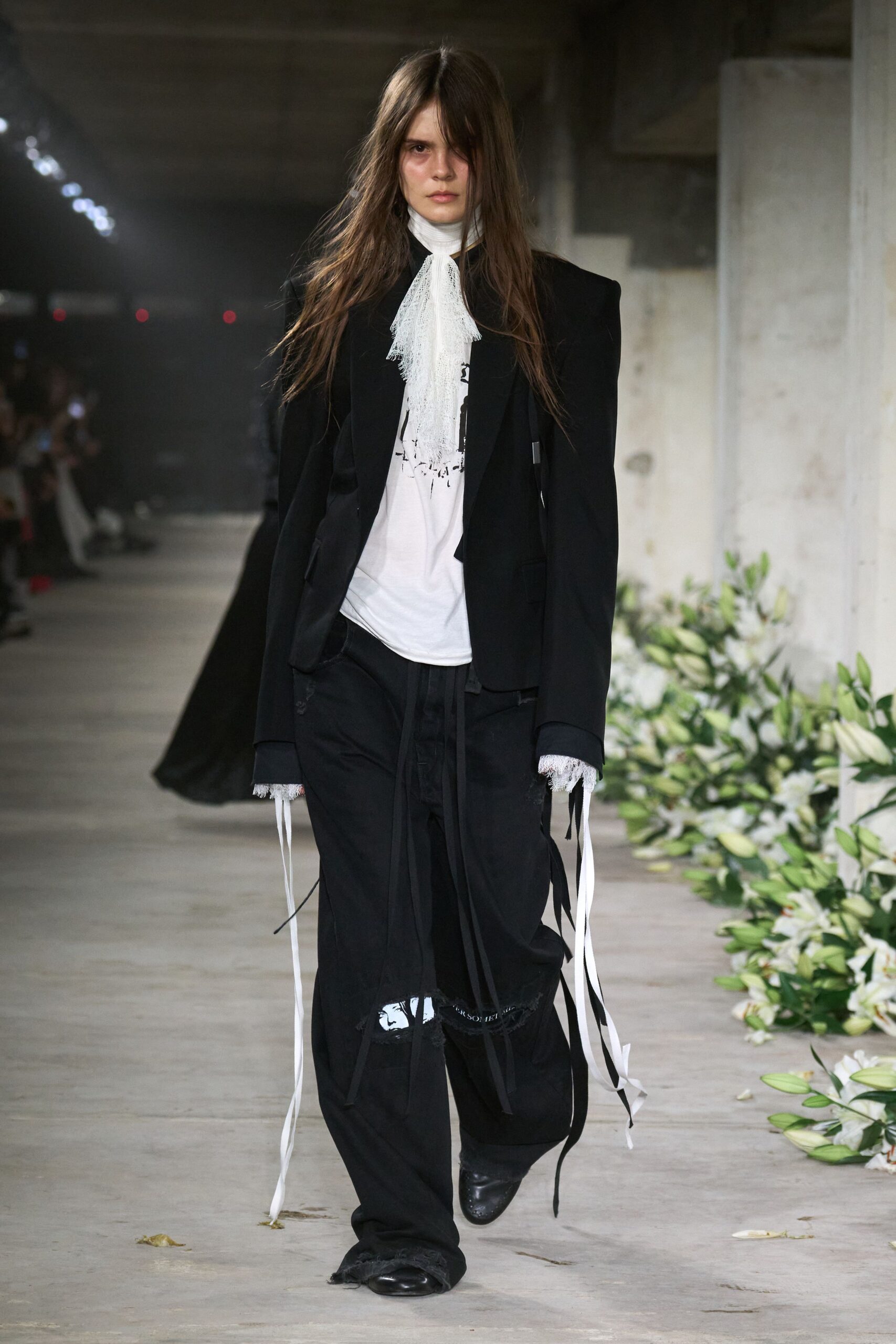 black blazer white t-shirt black pants