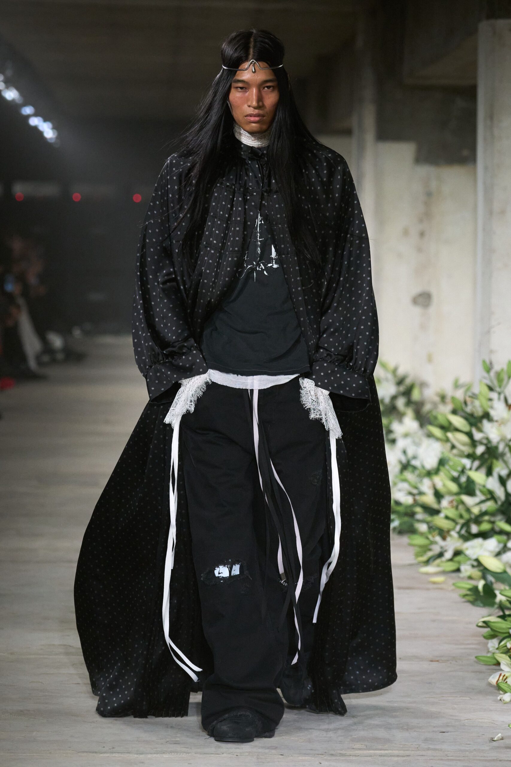 black relaxed coat with t-shirt