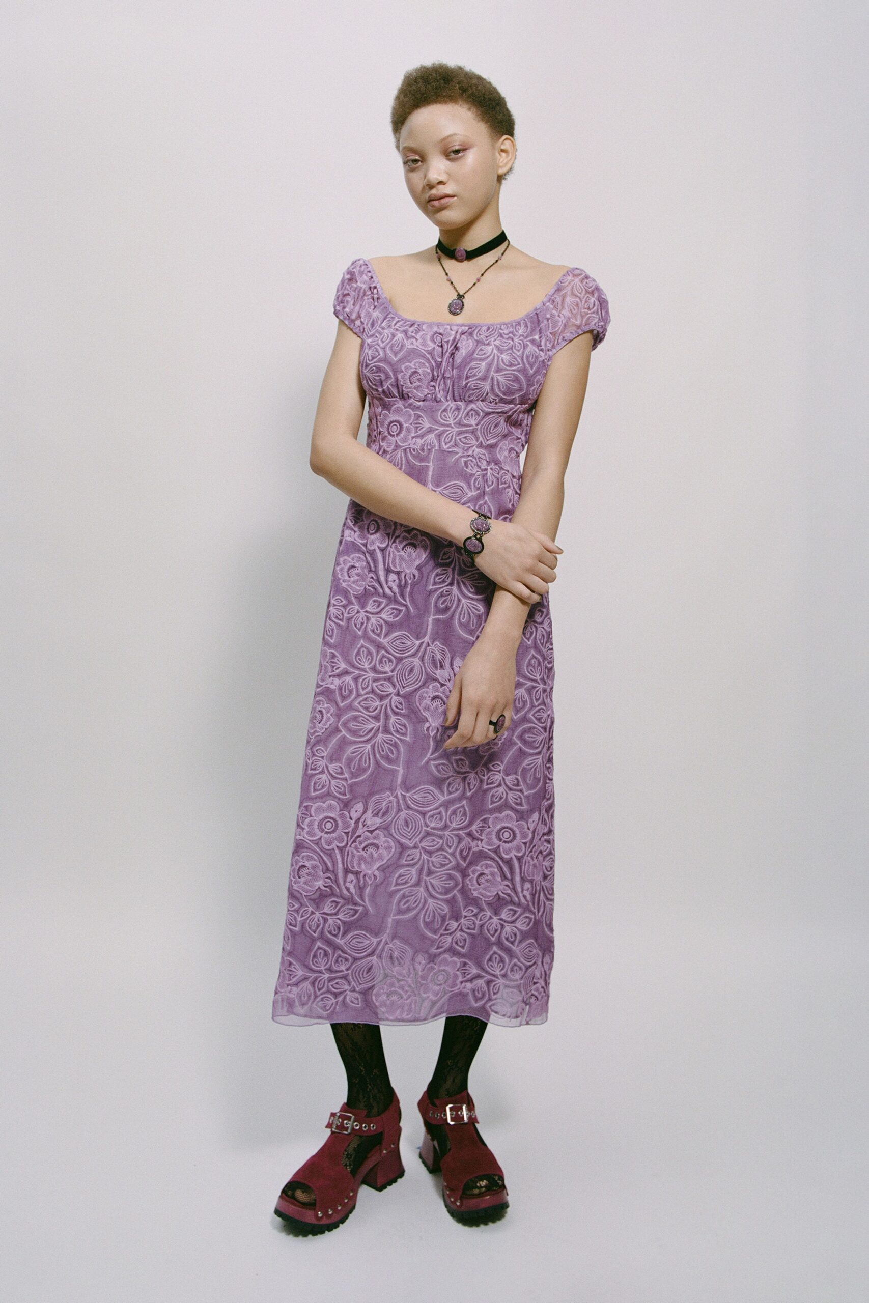 purple lace short-sleeve scoop-neck fitted floral embroidered dress