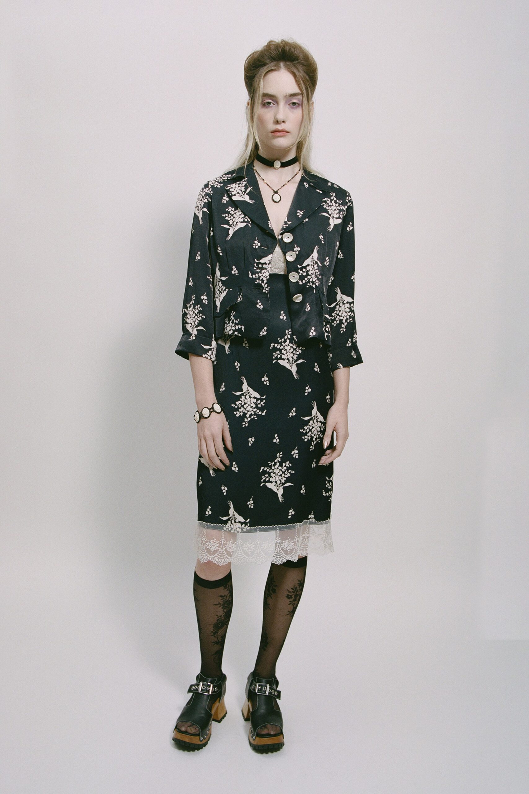 black silk long-sleeve collared structured buttoned printed jacket