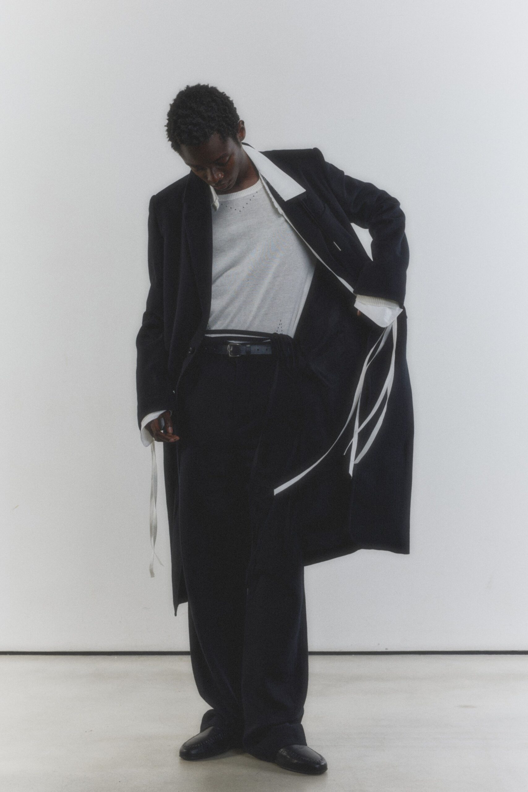 black wool long-sleeve collared structured longline layered blazer