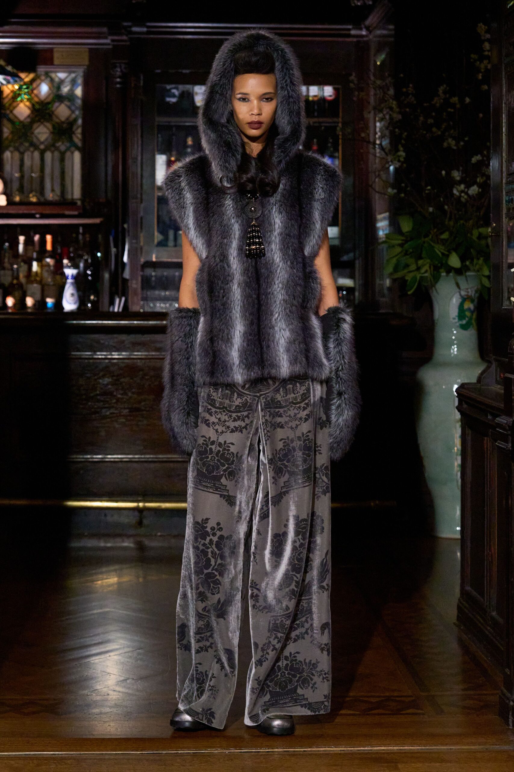 gray fur fitted gloves