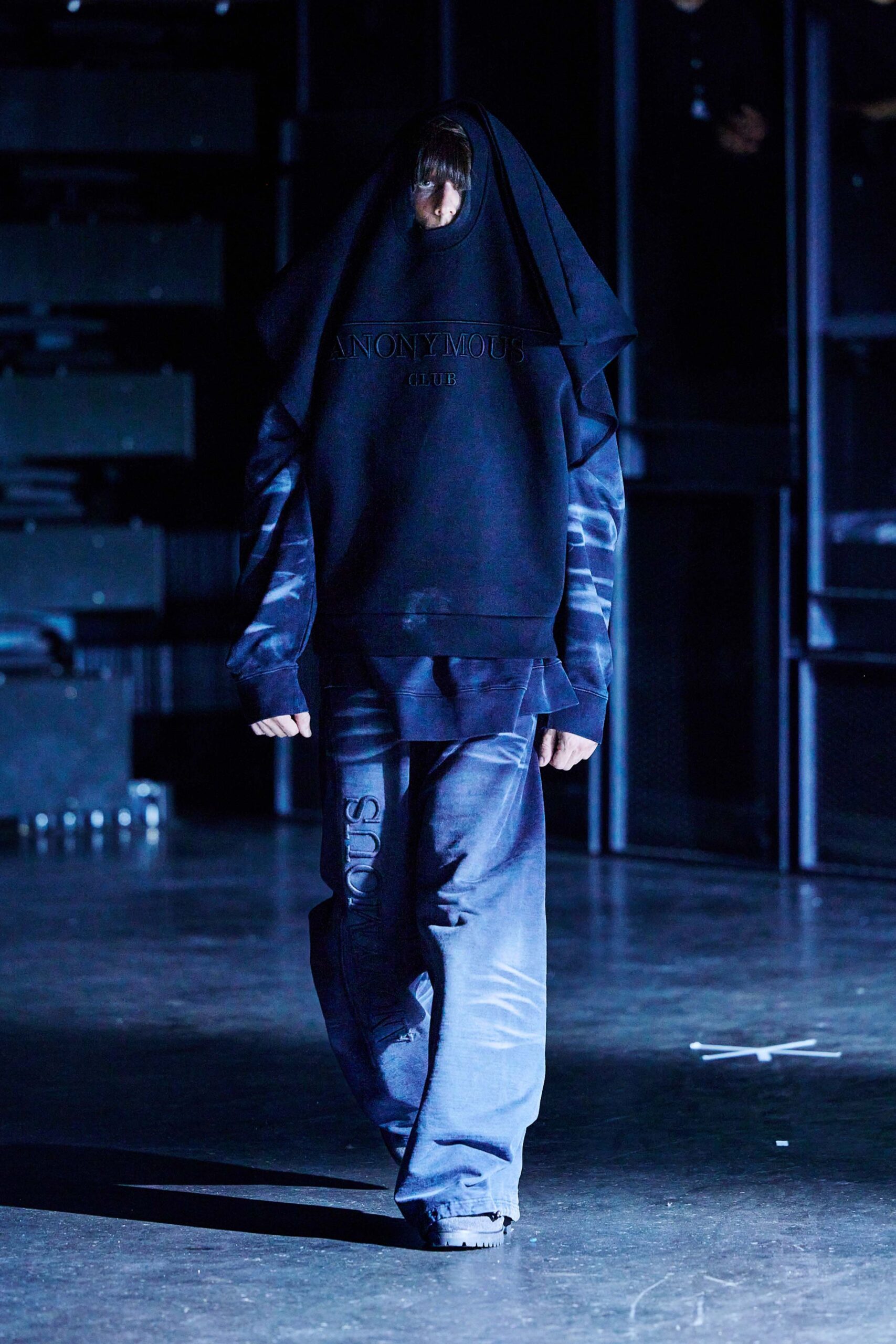 blue denim relaxed distressed pants