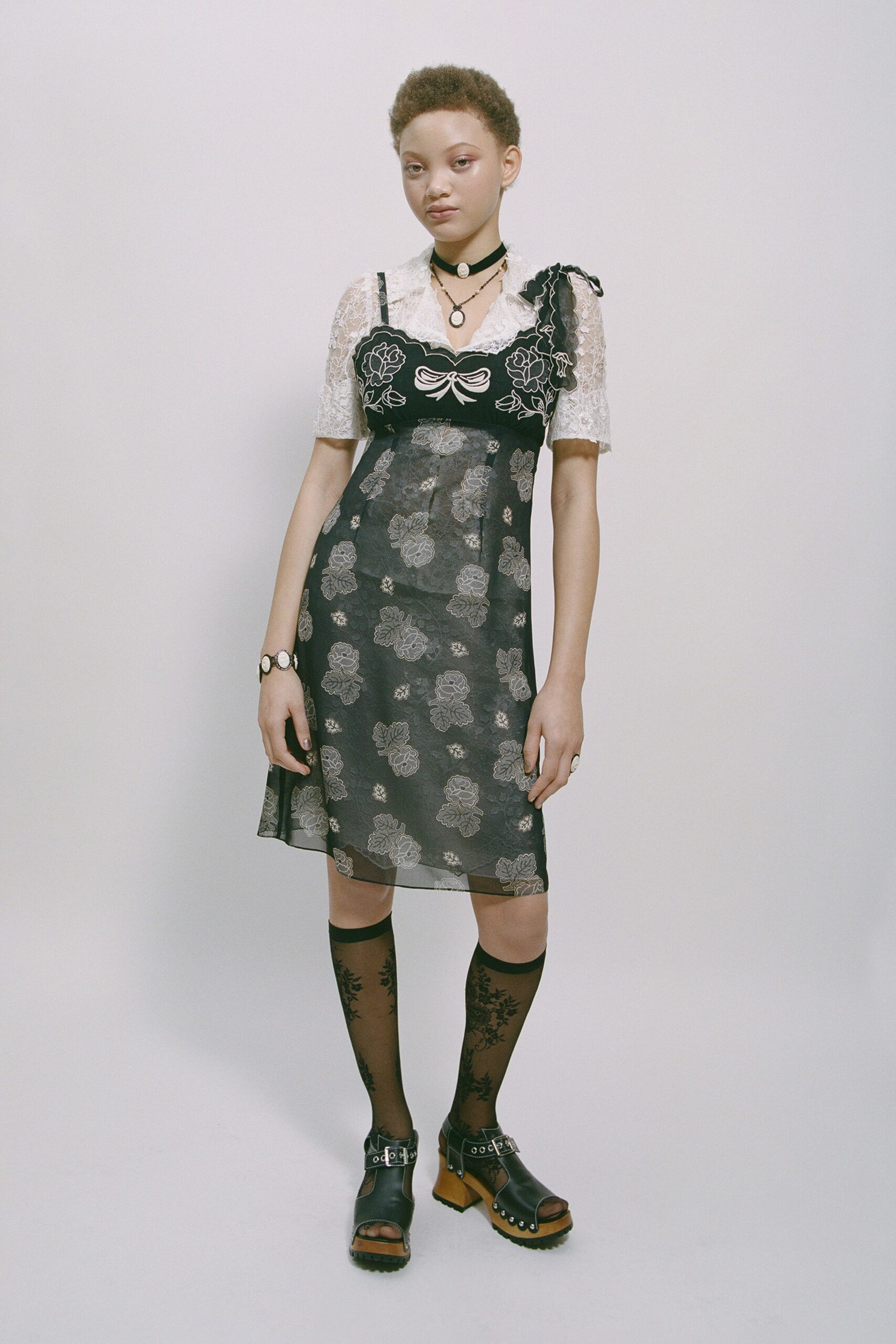 black lace short-sleeve scoop-neck fitted floral layered dress