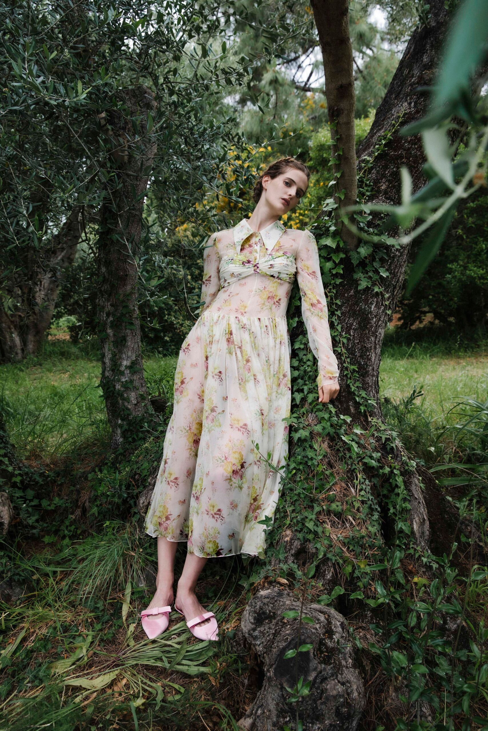 green silk long-sleeve collared fitted floral pleated dress