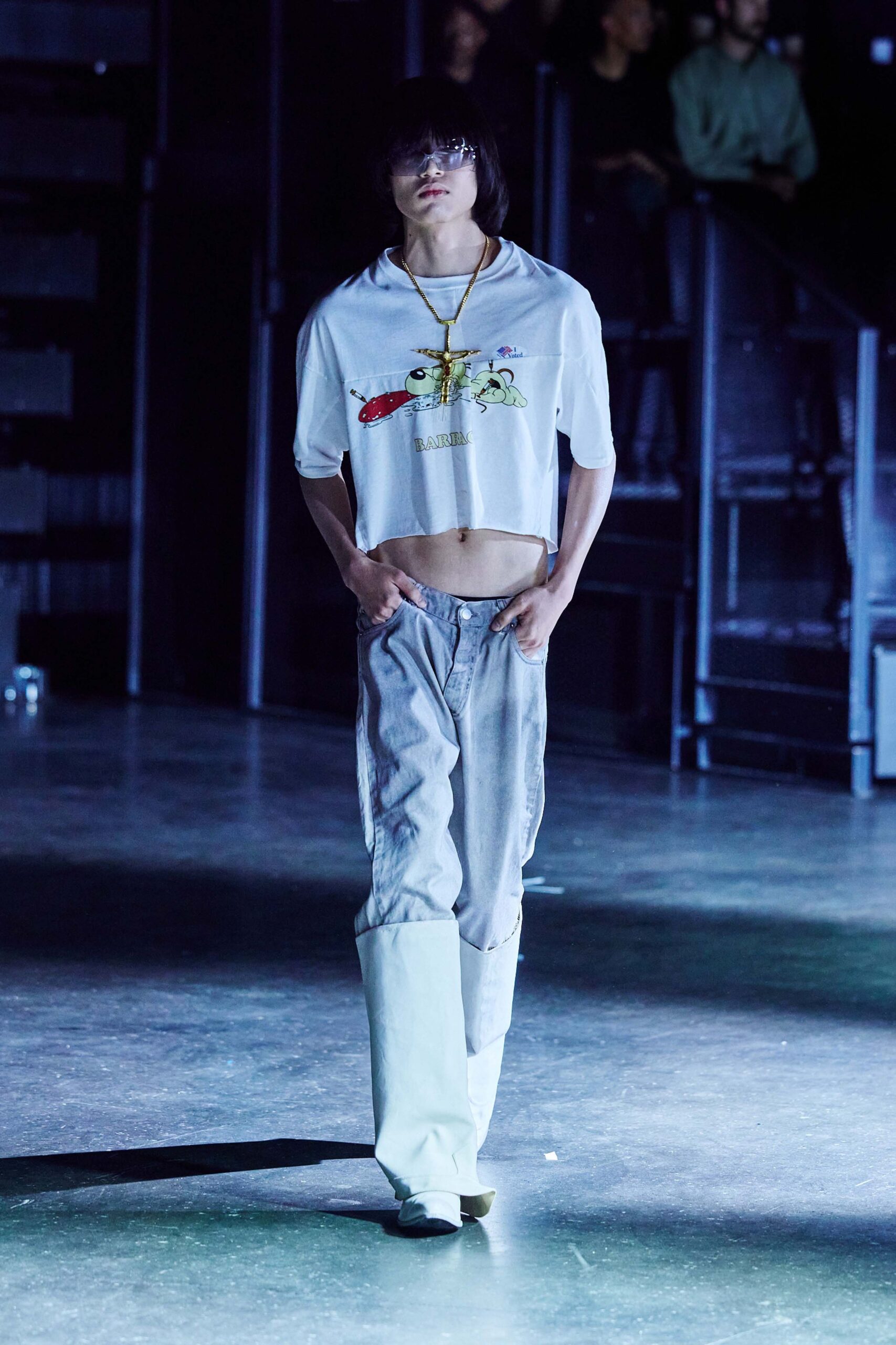 white cotton short-sleeve fitted cropped t-shirt