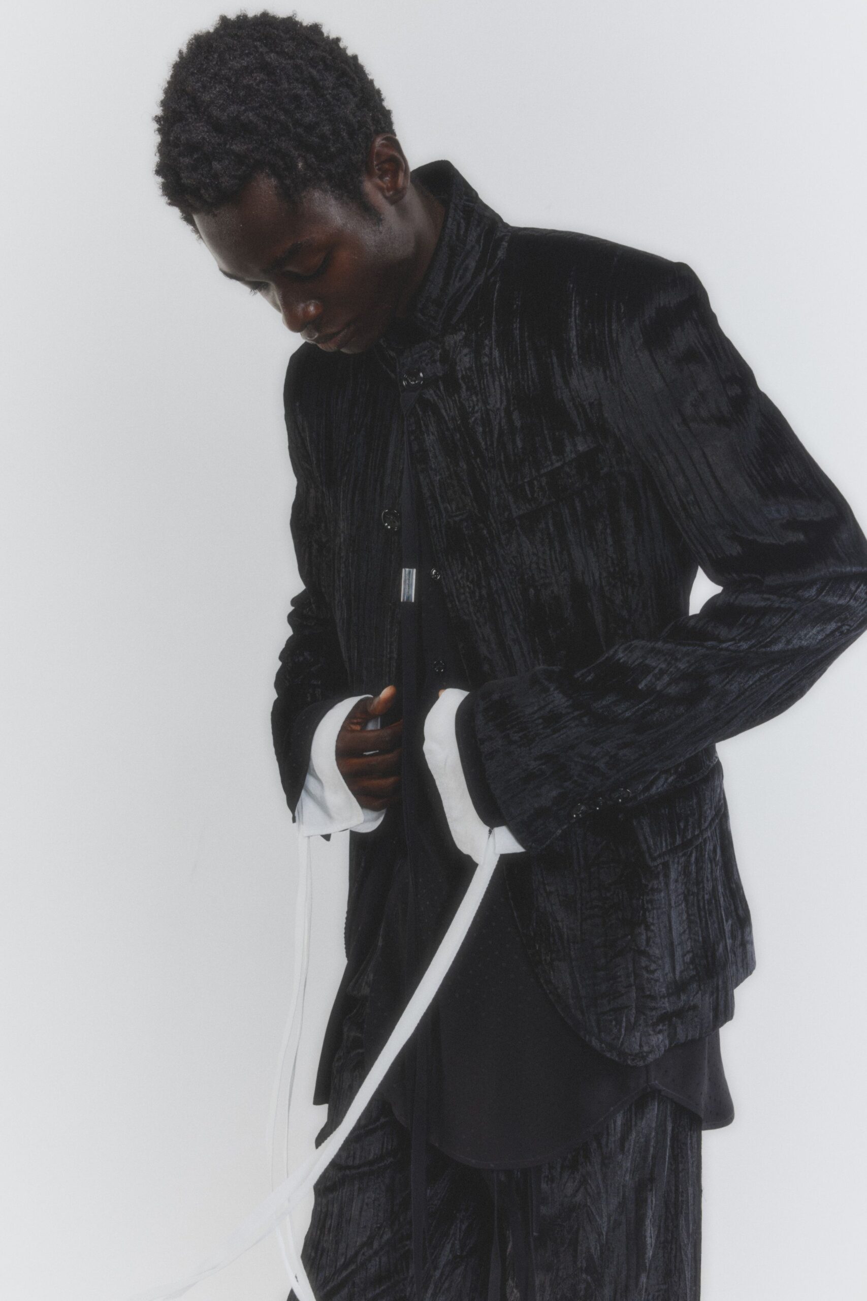 black velvet long-sleeve collared tailored buttoned jacket